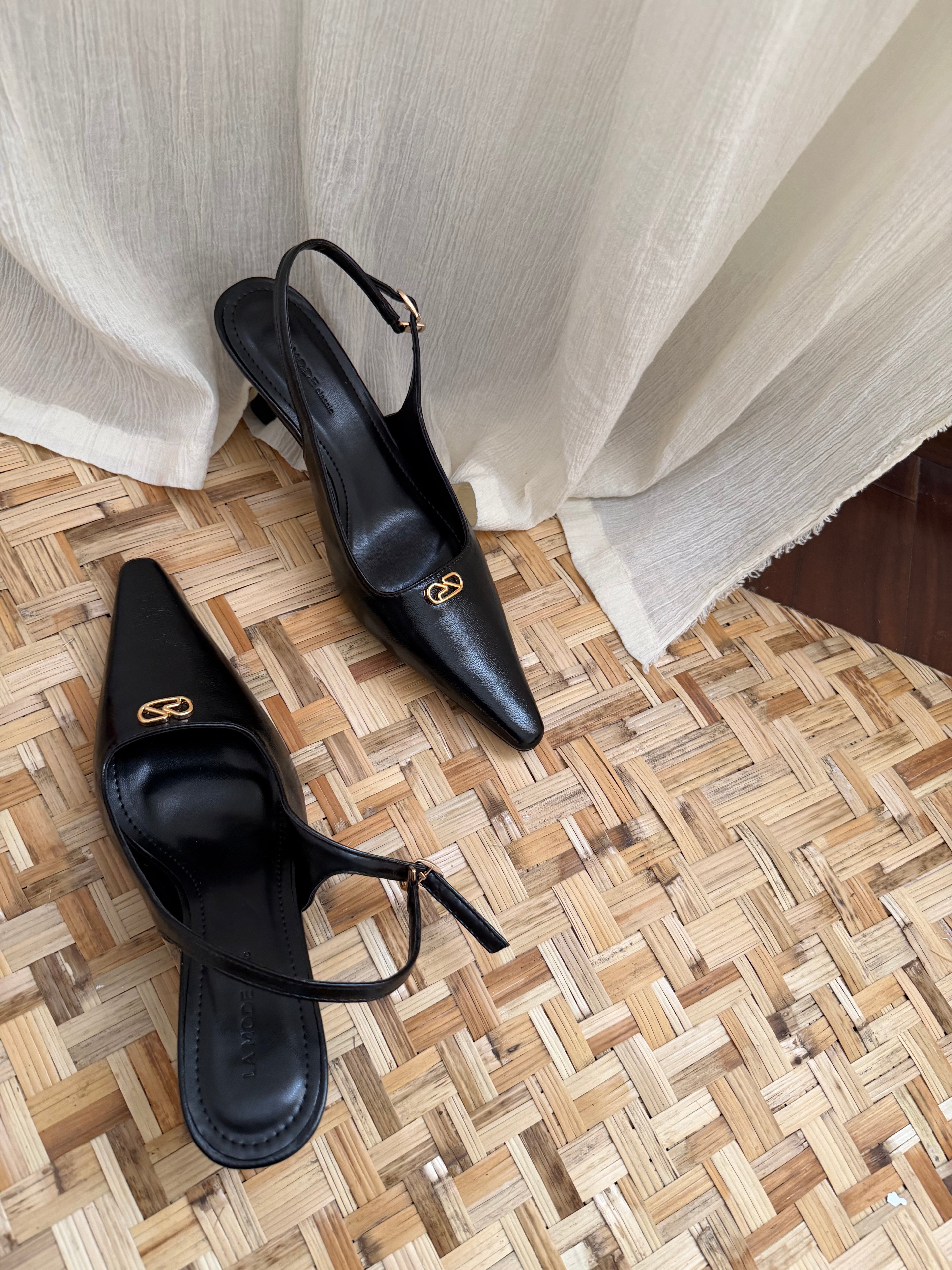 La mode Sharp Gold Icon Heels