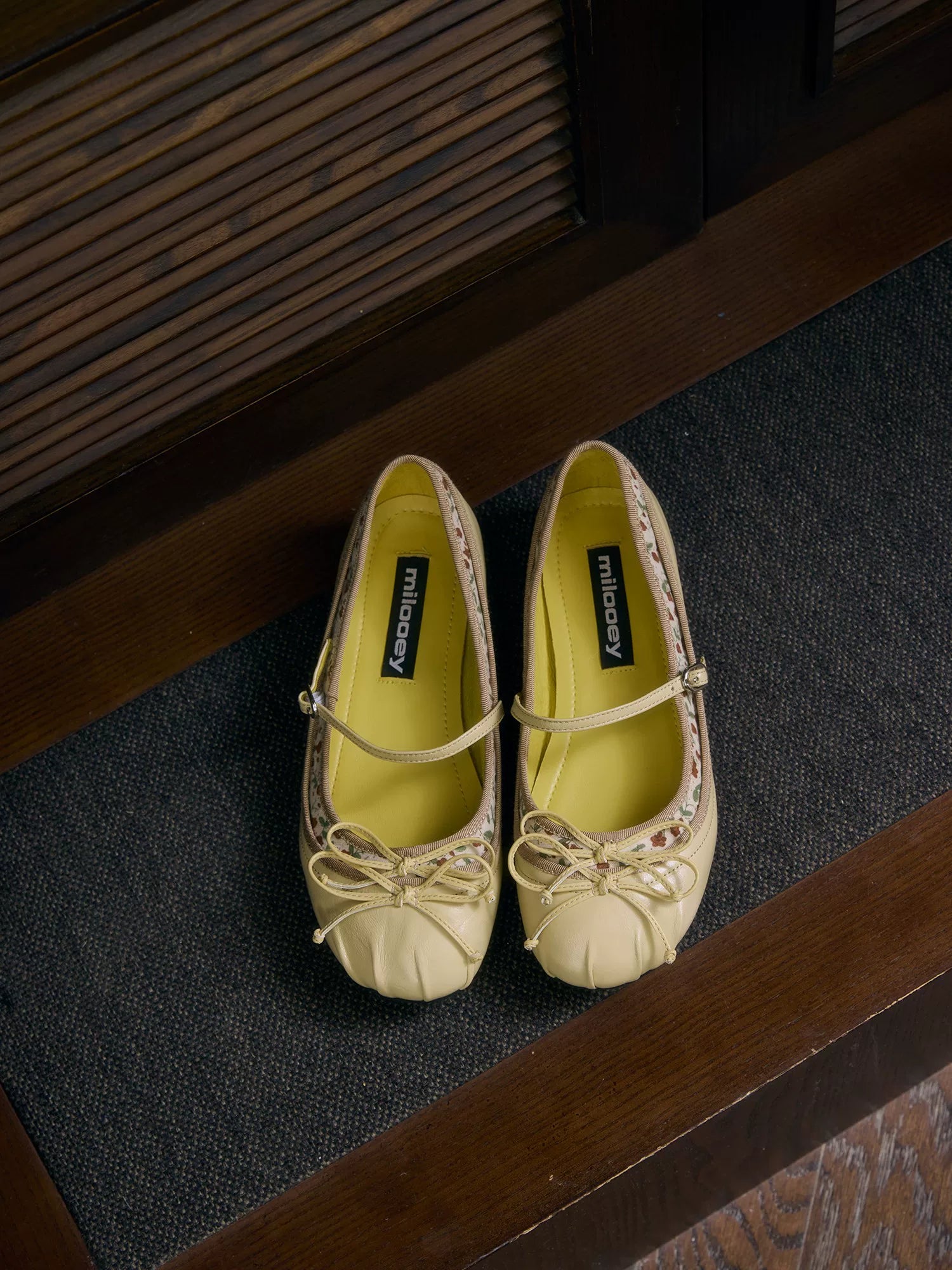 MILOOEY Leather One-Strap Round-Toe Mary Jane