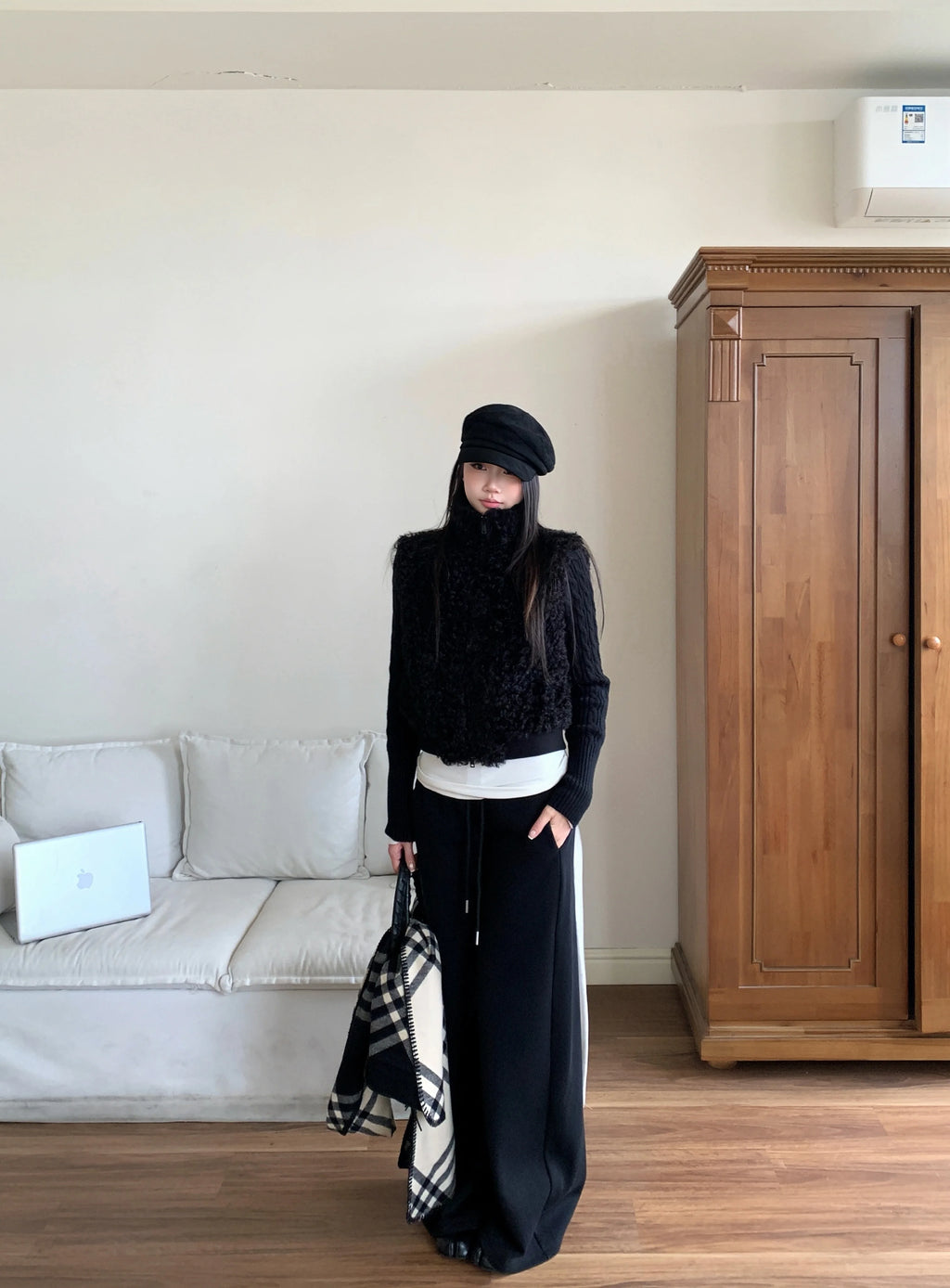 WITHMIN Slim-fitting and Thin Fluffy Short Coat