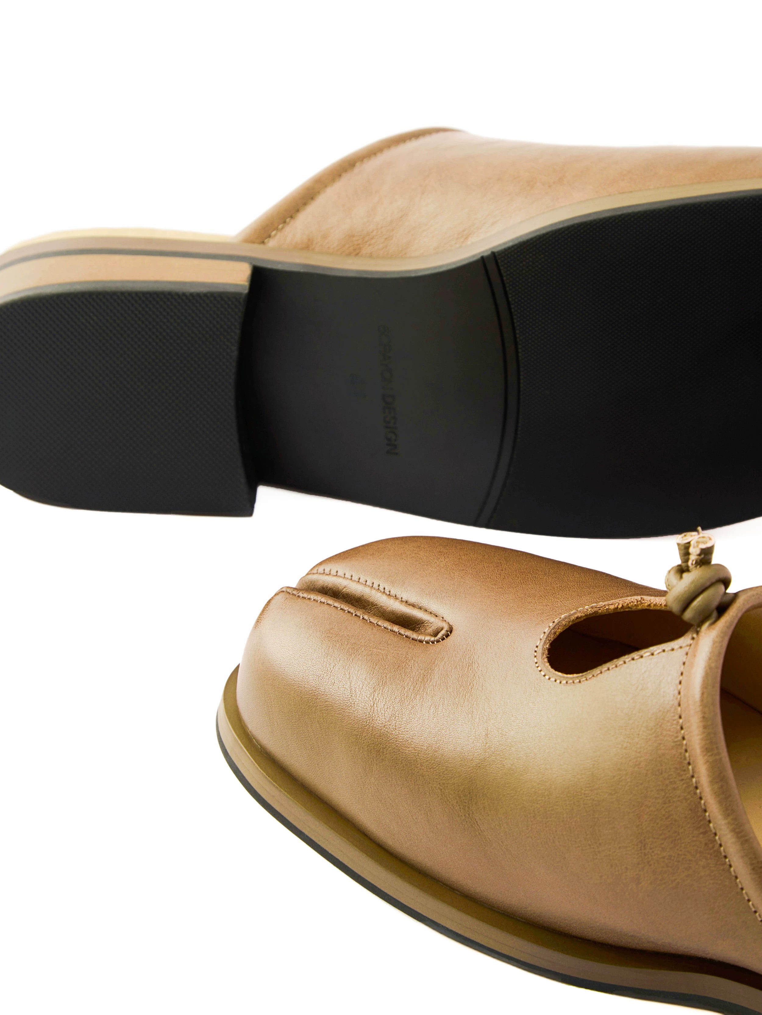 6CRAYON Cowhide Leather Split-Toe Tabi Mule