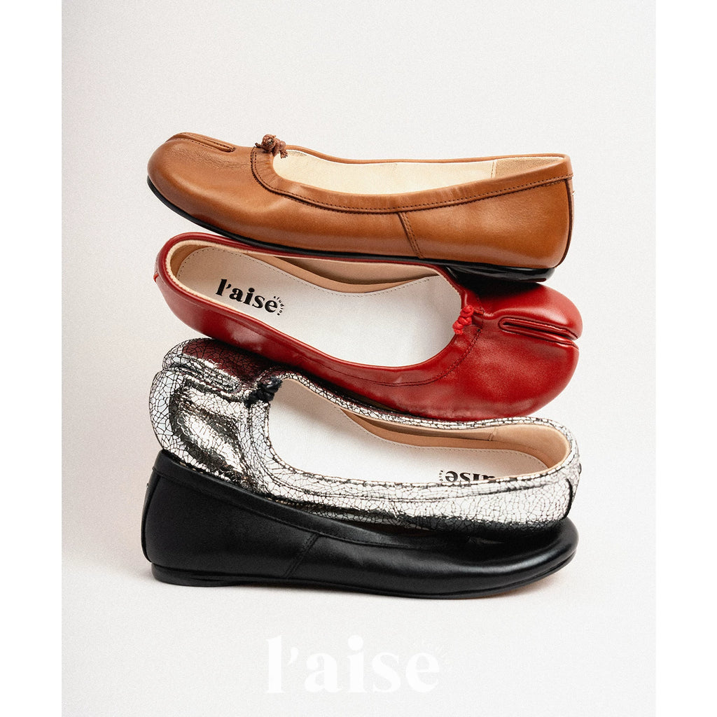 L'aise Washed Leather Split-Toe Tabi Flat