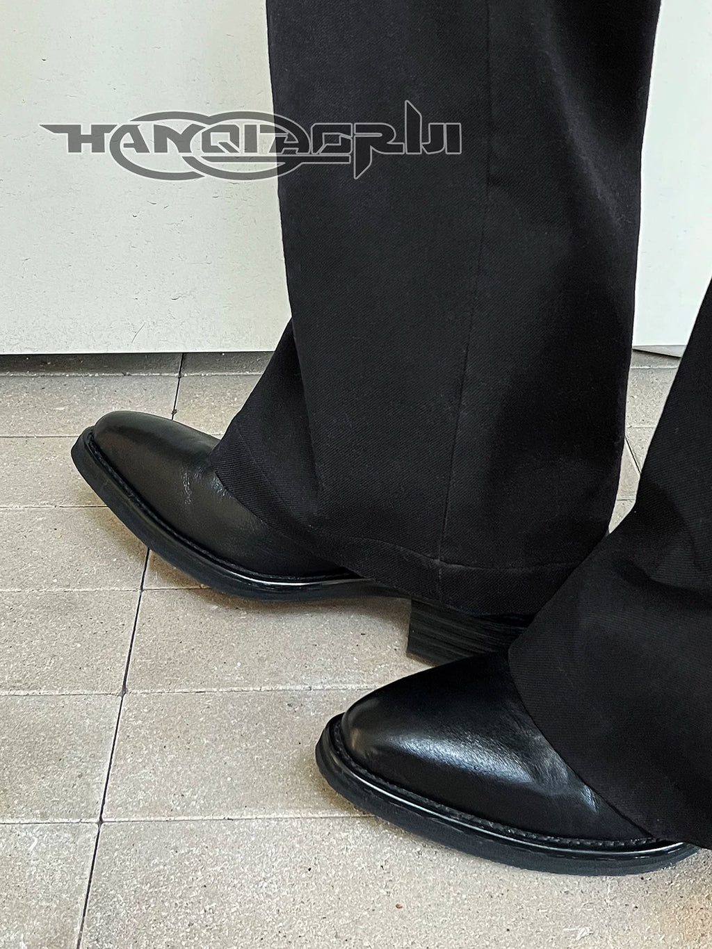 HANQIAORIJI Leather Pointed-Toe Chelsea Boot