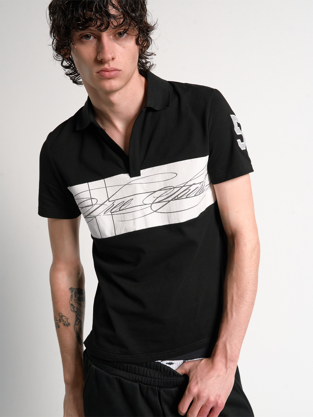 No E Mosen Cross Print Contrasting Tee