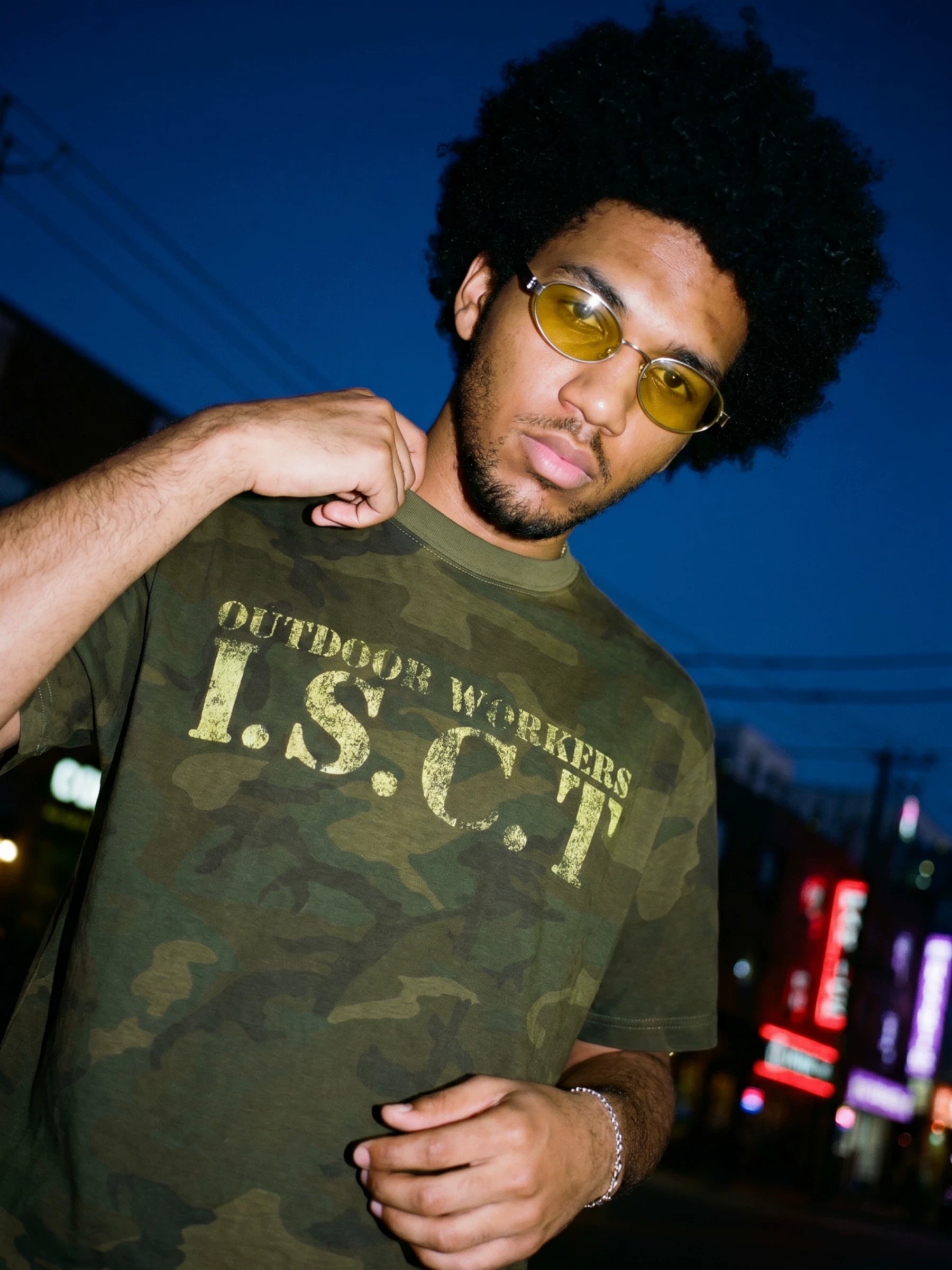 COMICTREE Old Front Shoulder Crew Neck Camouflage Tee