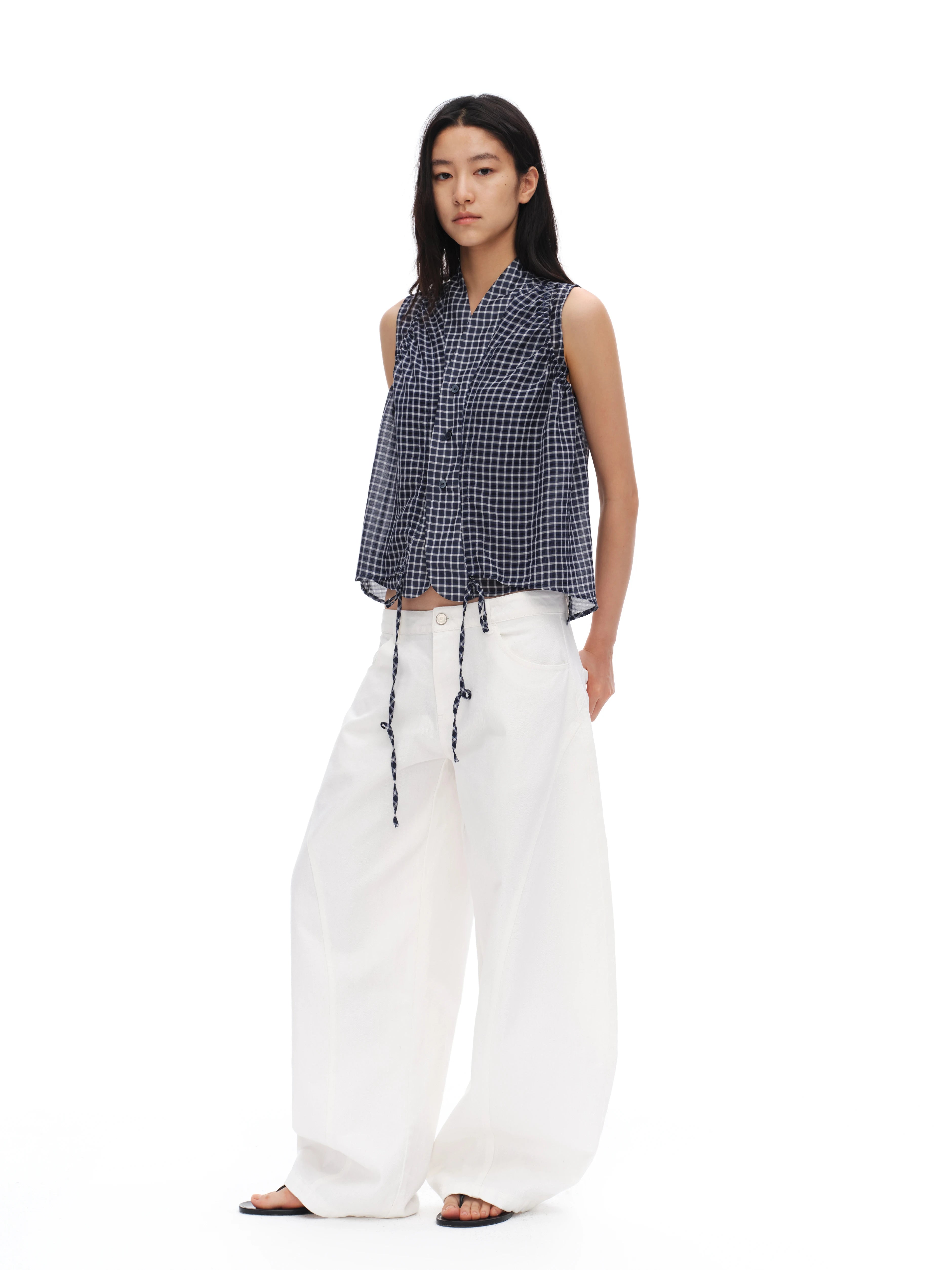 Oinimi Checked Pleated Slim Sleeveless Shirt