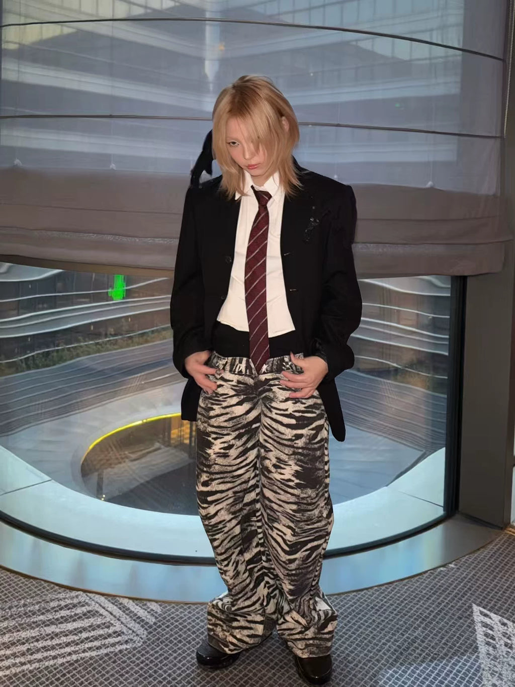 DETW Zebra-striped Slanted Waist Straight Stack Visual Jeans
