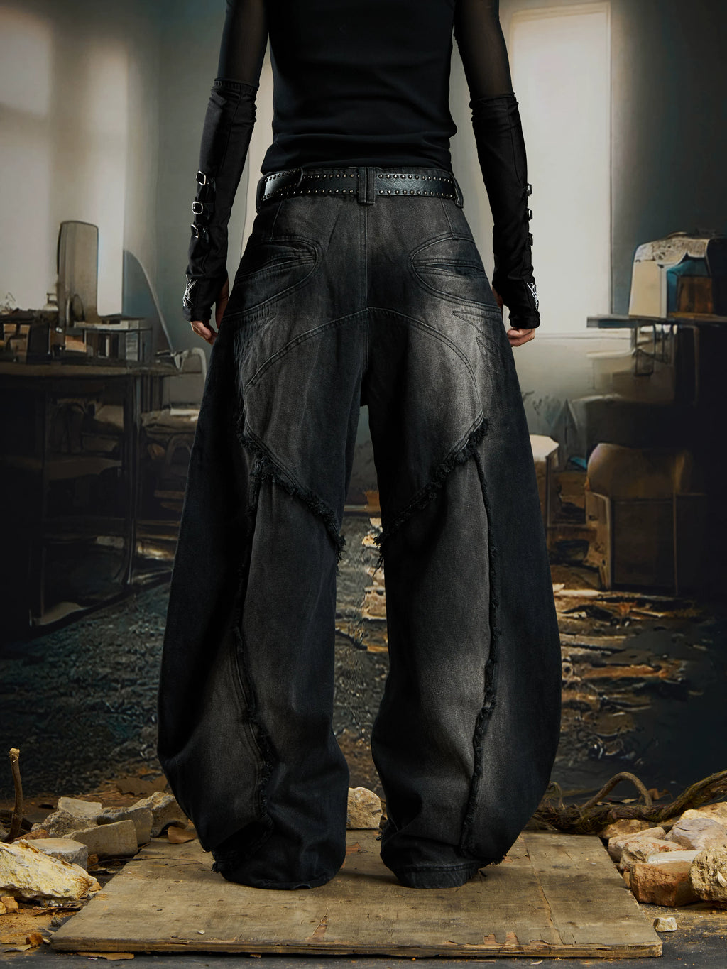 NOMANIAI Deconstructed Raw-Edge Loose Straight-Leg Jeans