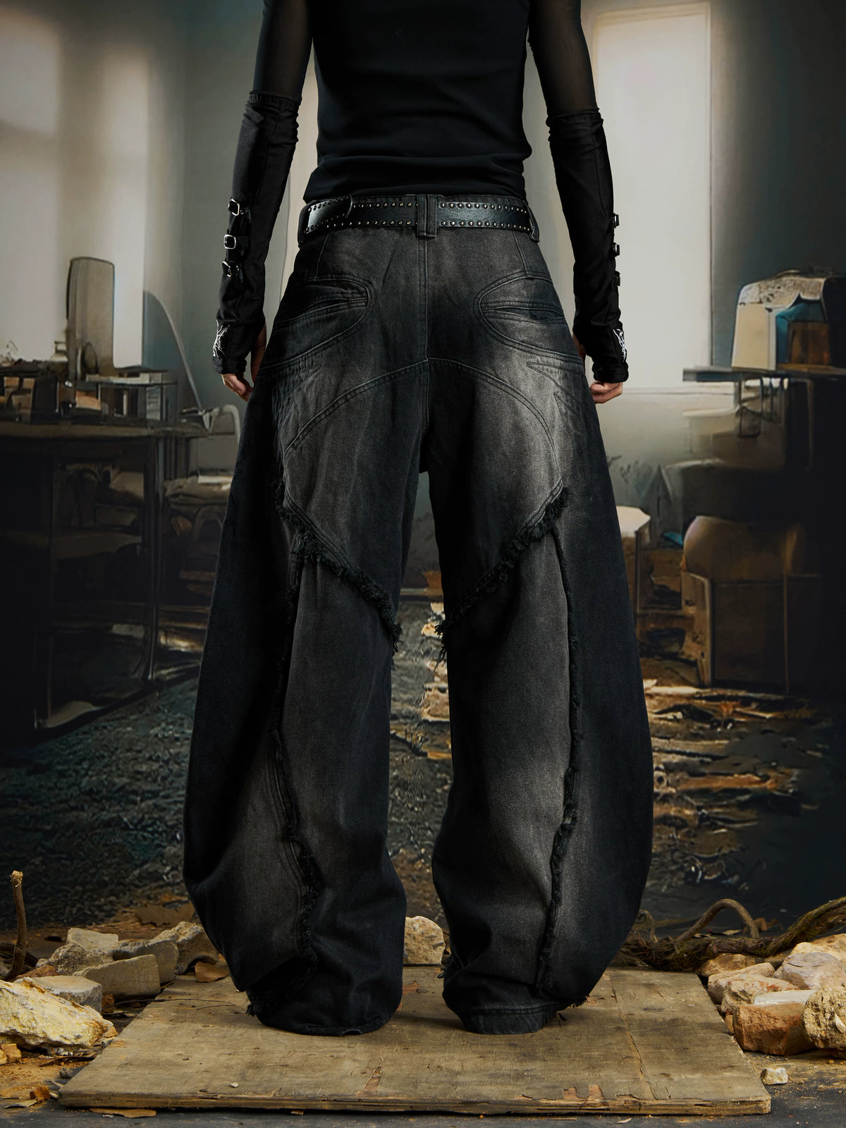 NOMANIAI Deconstructed Raw-Edge Loose Straight-Leg Jeans