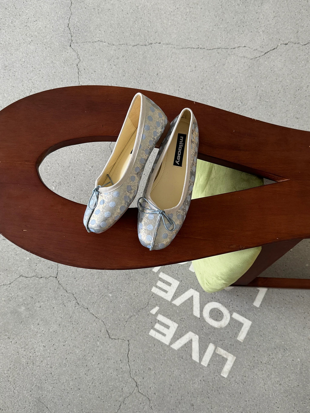 MILOOEY Leather Round-Toe Slip-On Ballet Flat