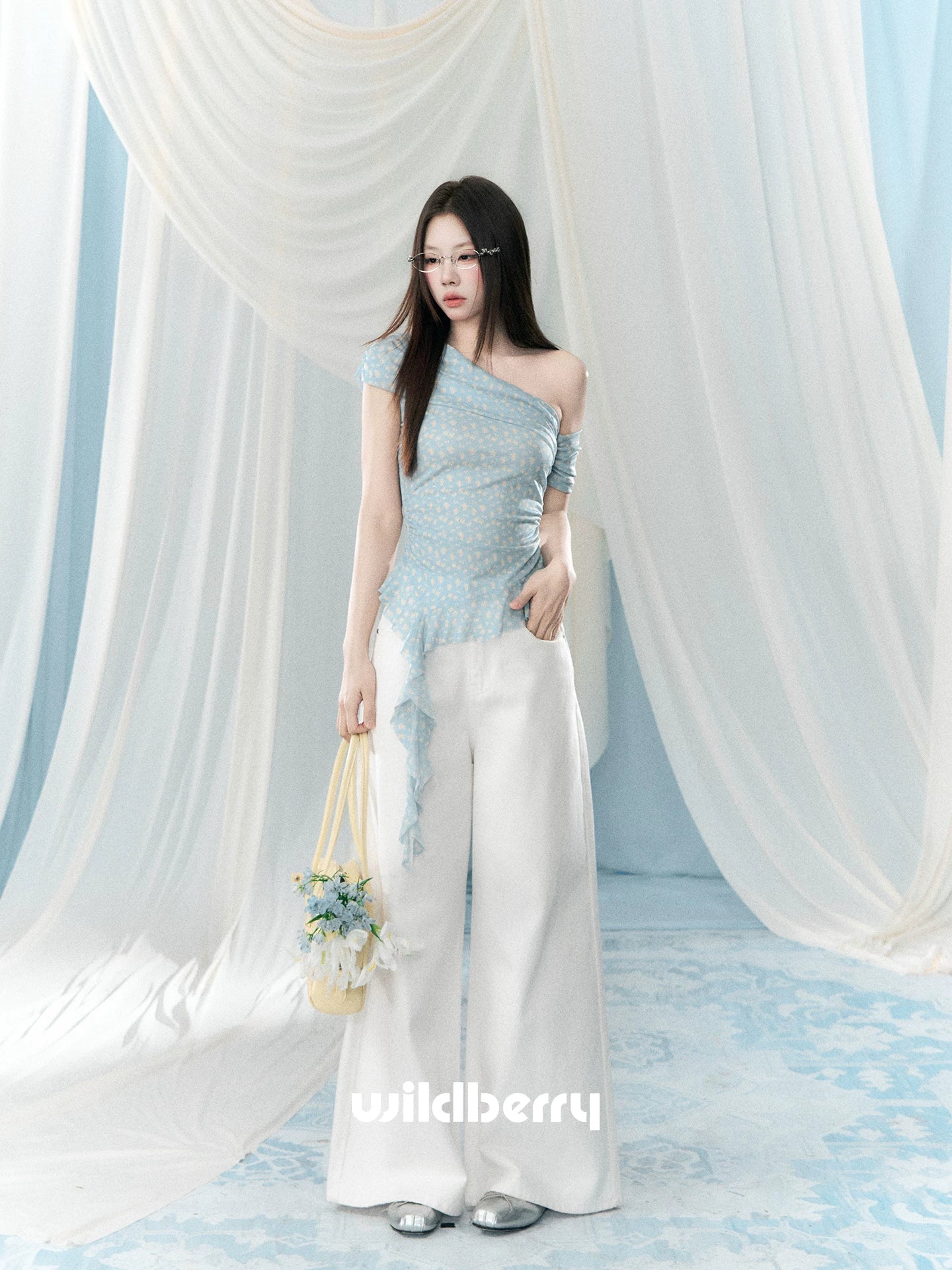 Wildberry Loose and Versatile Wide Leg Jeans