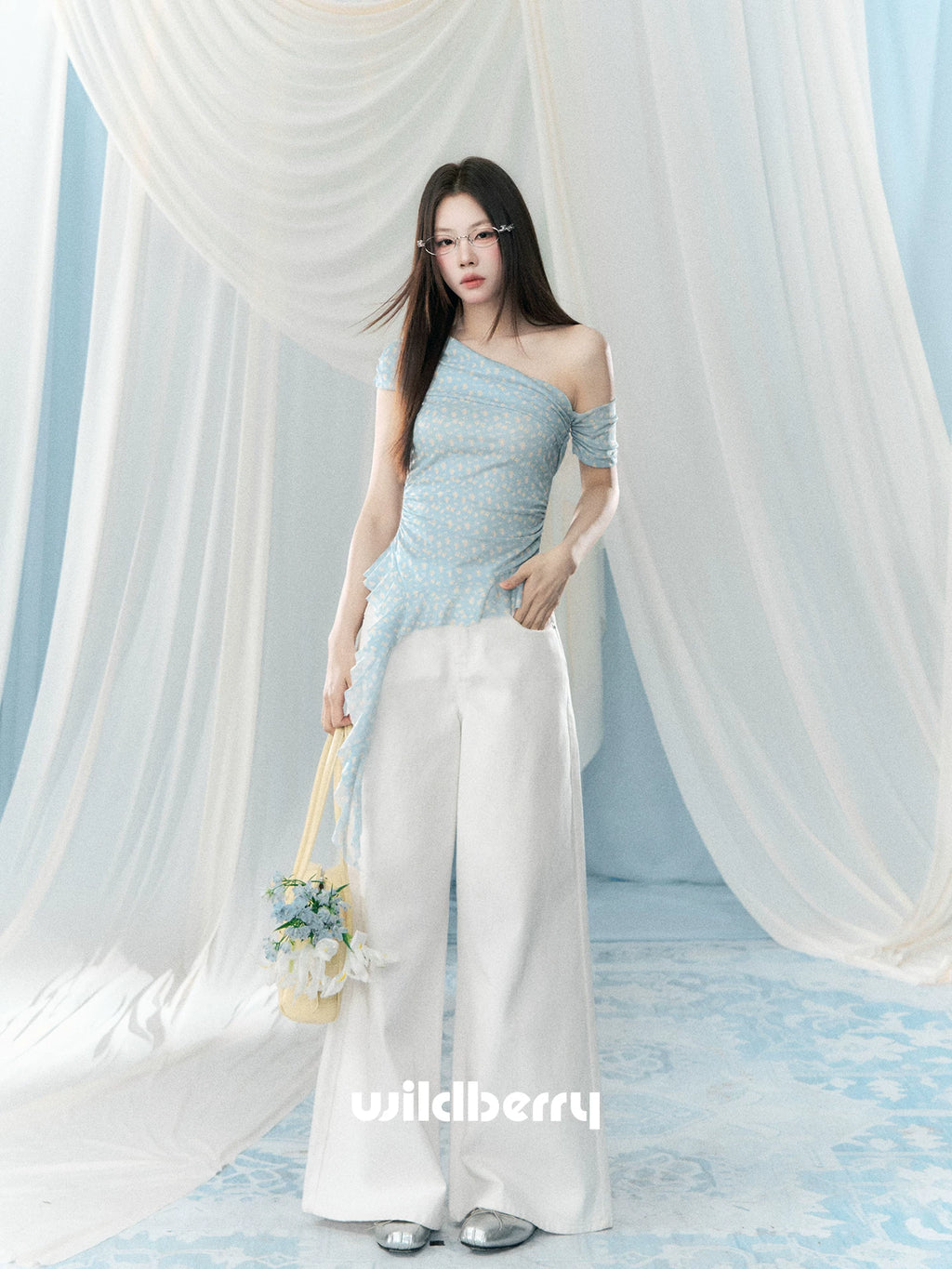 Wildberry Loose and Versatile Wide Leg Jeans
