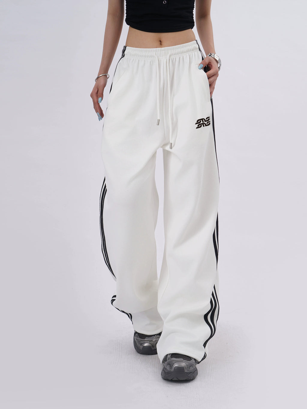 SAMUSAN Embroidered Three-bar Drawstring Slim Slacks