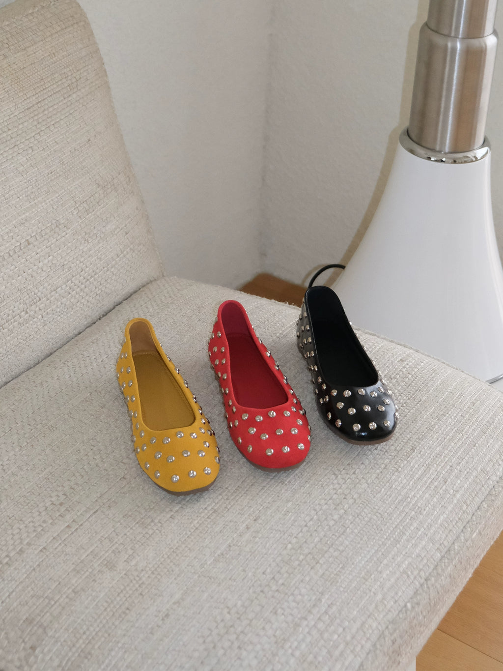 Mooreyu Rivet Round Head Leather Shallow Mouth Flat Mary Jane Shoes