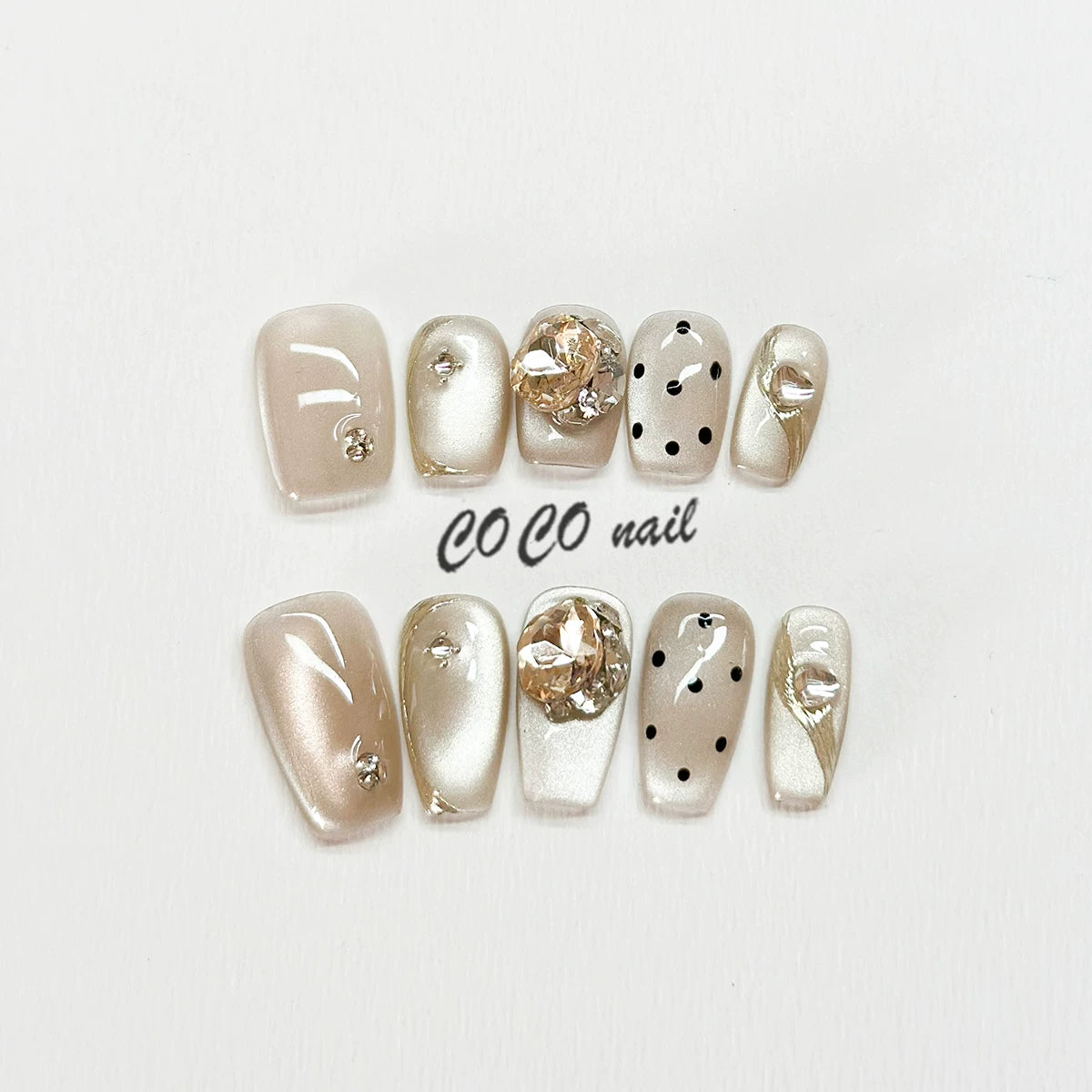 COCO Light Luxury High Sense White Hand-worn Armor