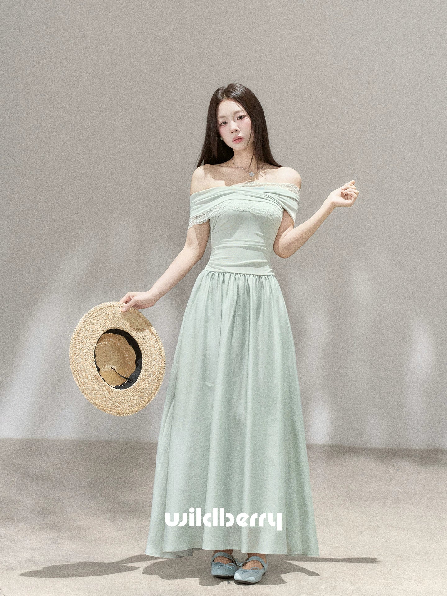 Wildberry One-word Shoulder Waist Slim Dress