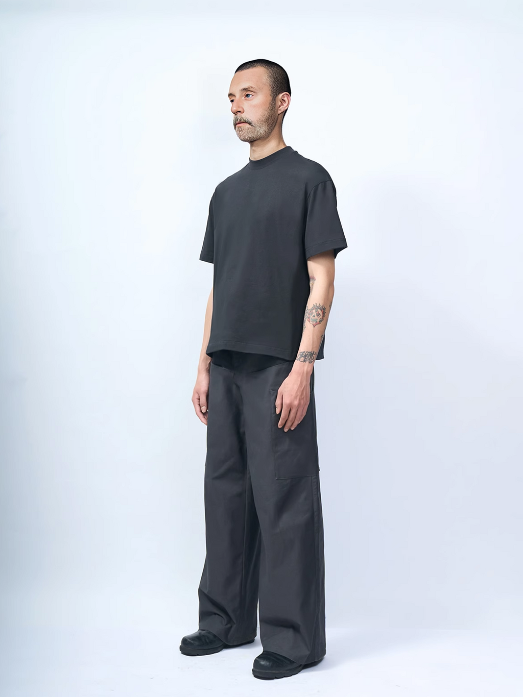 ETHEREAL PRODUCTION Neutral Small Neckline Short and Wide Cut Tee