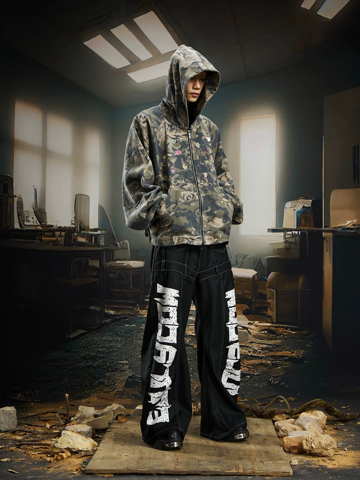 NOMANIAI Splicing Sense Retro Graffiti Camouflage Coat