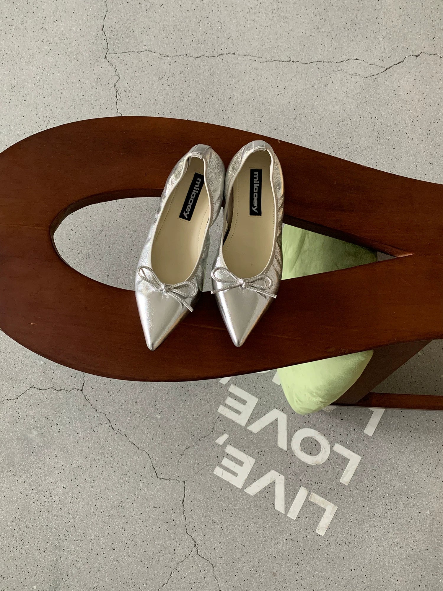 MILOOEY Leather Pointed-Toe Ballet Flat