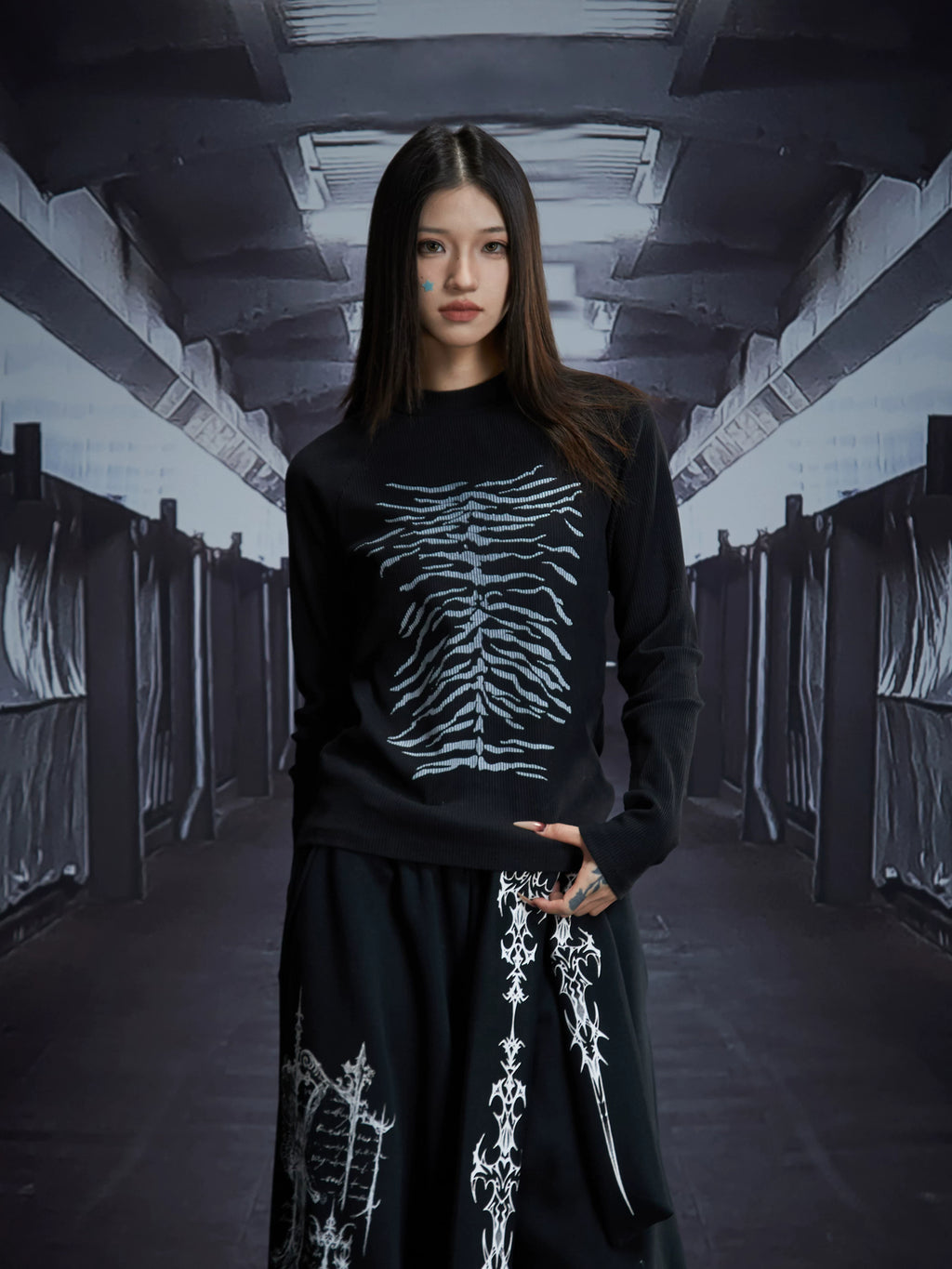 NOMANIAI Slim-fit Short Crew Neck Knitted Sweater
