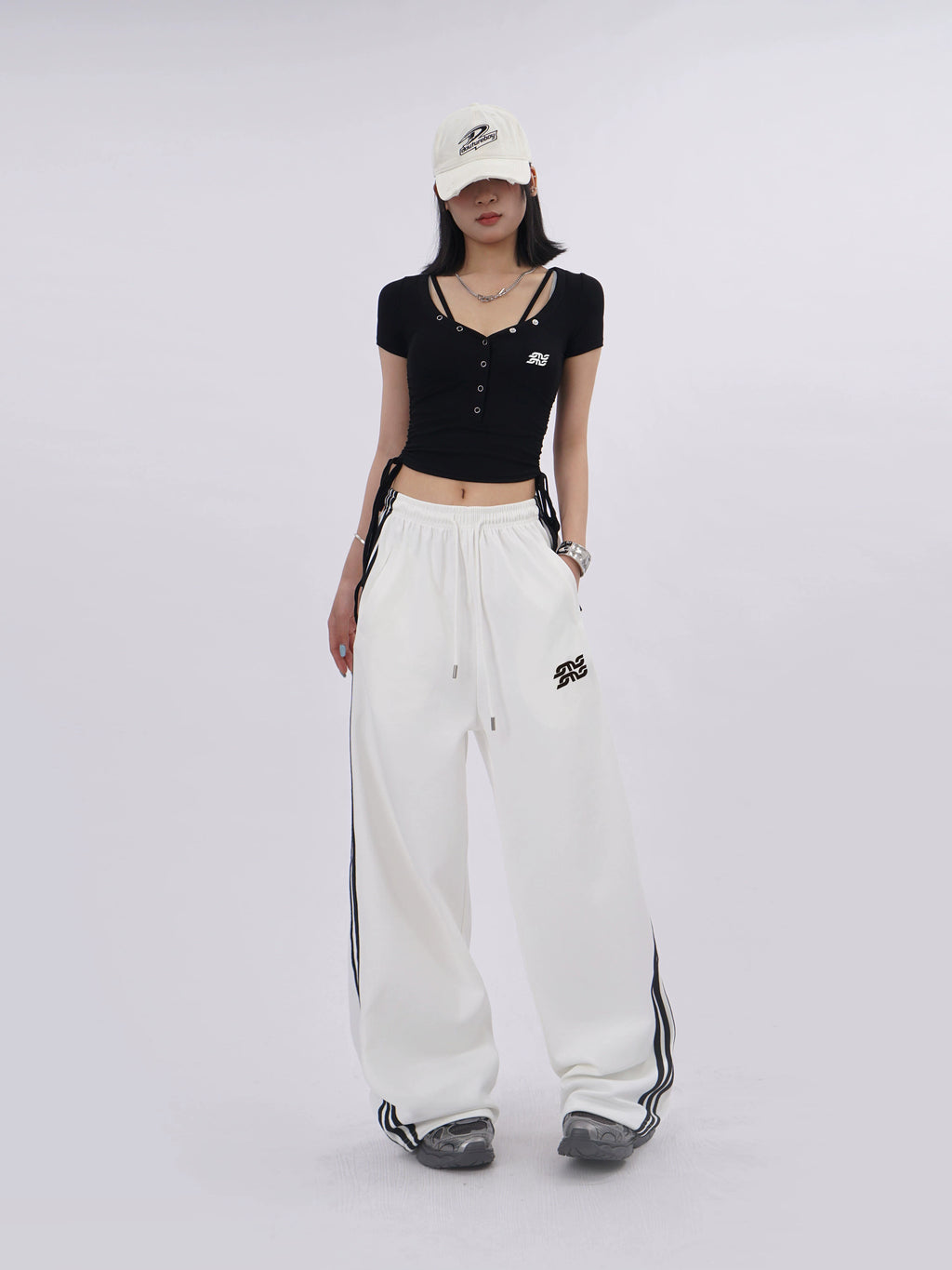 SAMUSAN Embroidered Three-bar Drawstring Slim Slacks