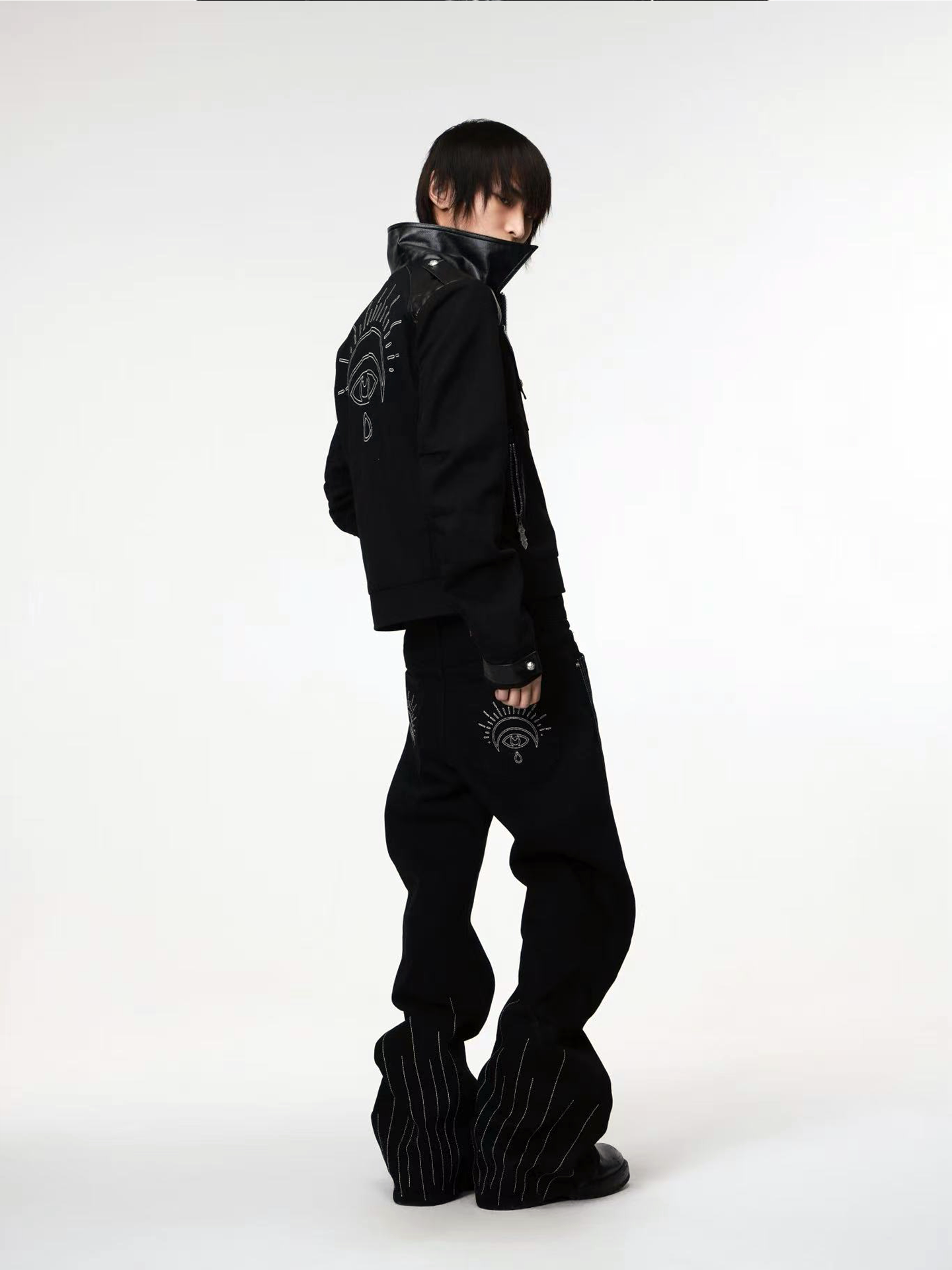 DETW Three-dimensional Line Embroidered Stacked Jeans