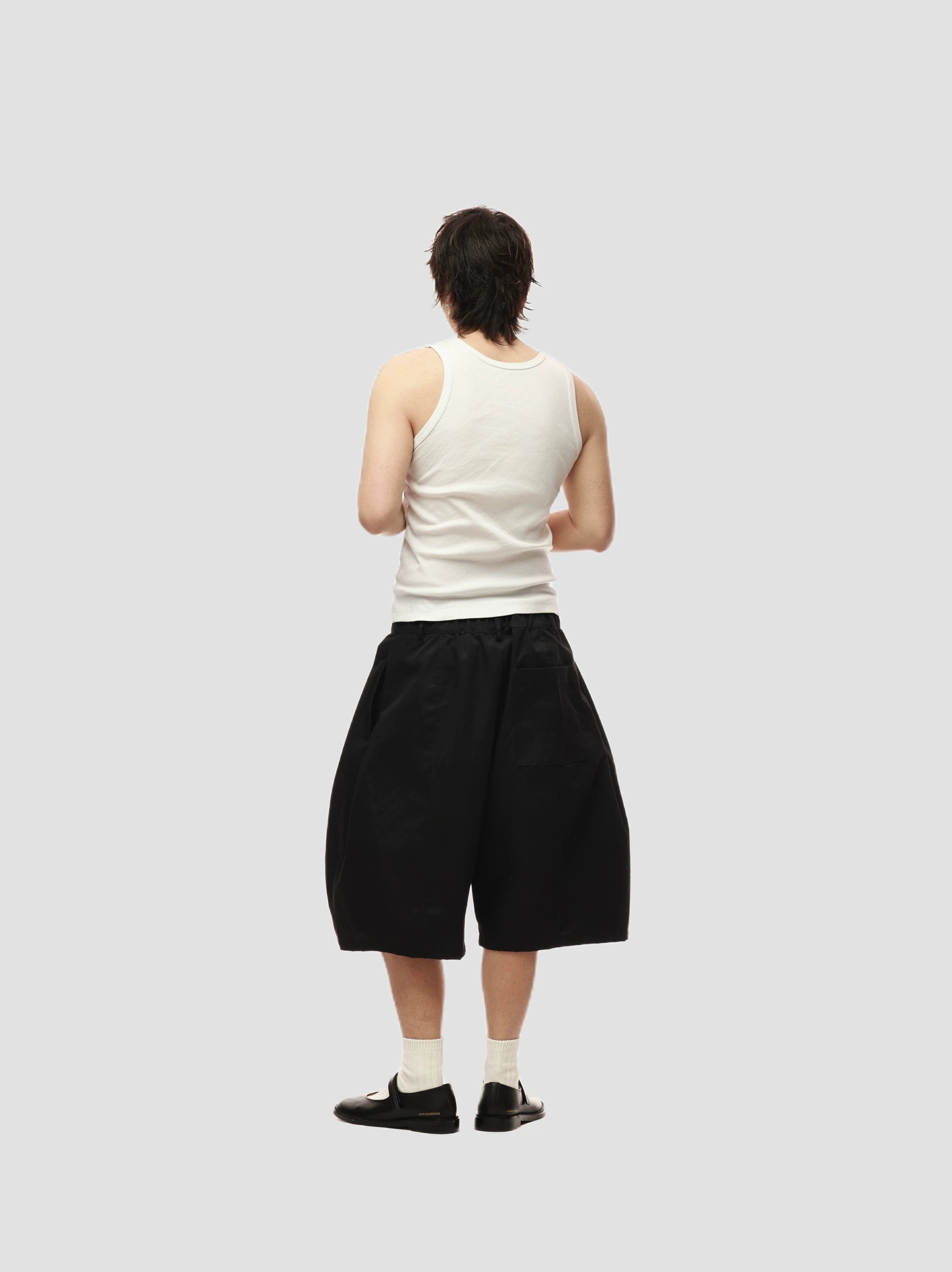 6CRAYON Black Double-Pleat Loose Wide-Leg Shorts