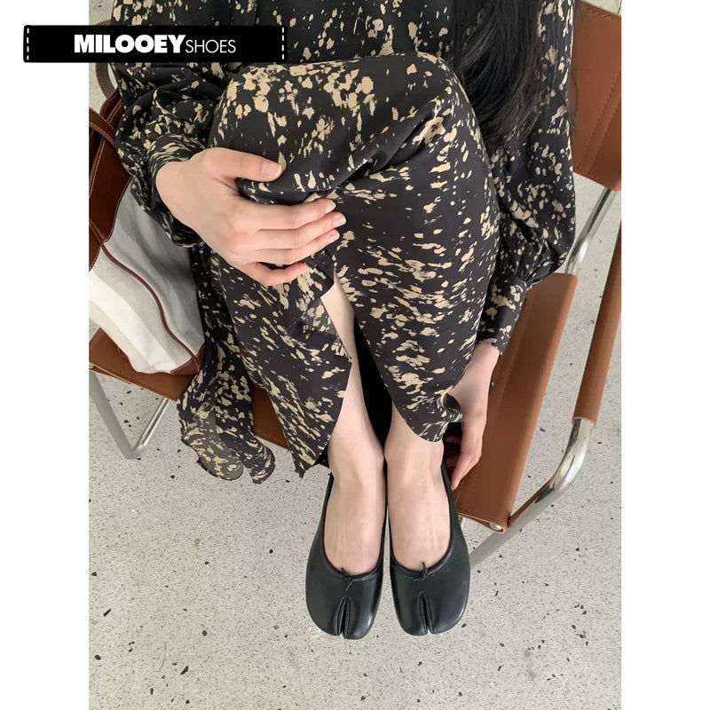 MILOOEY Leather Split-Toe Slip-On Flats