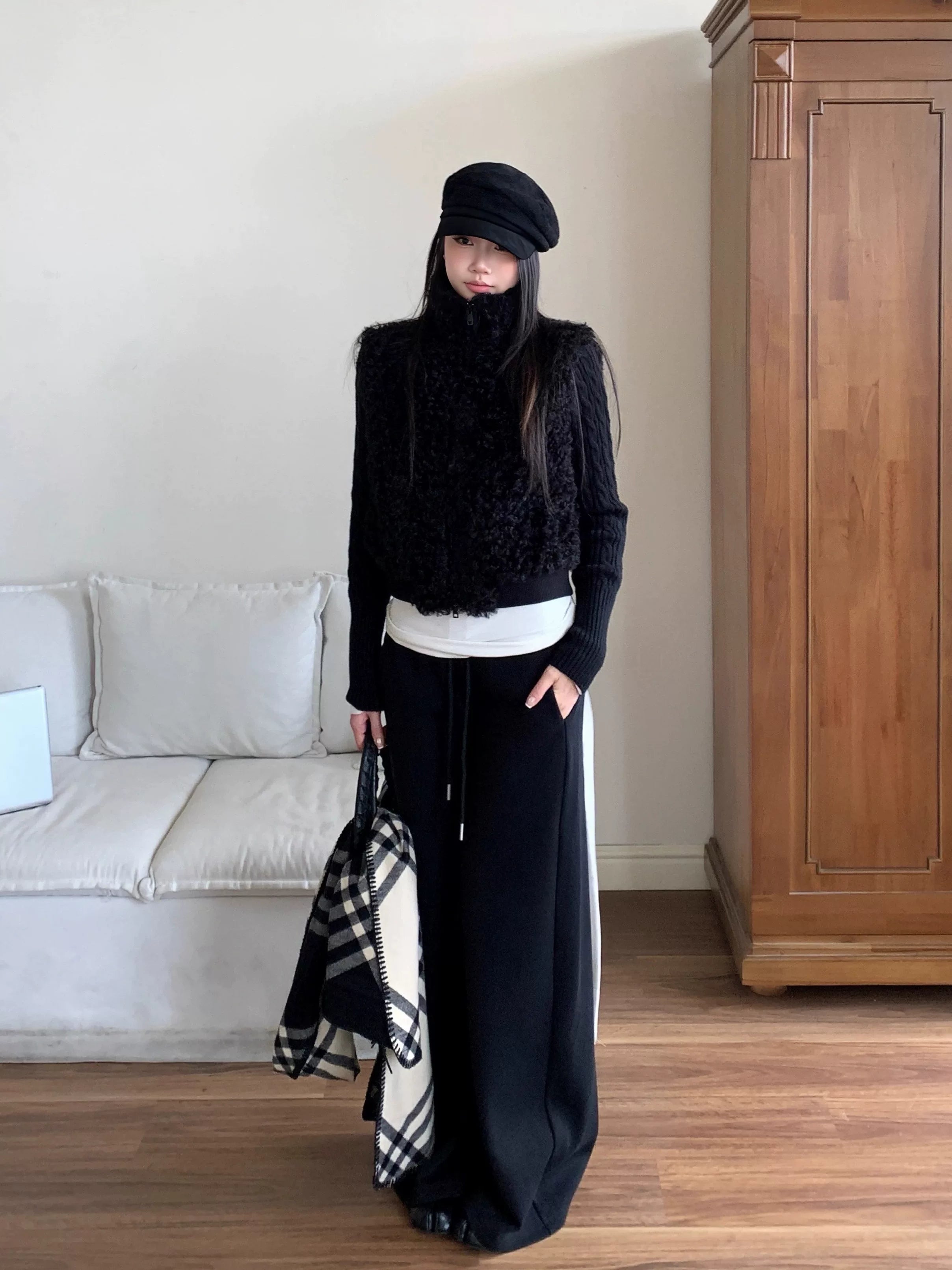 WITHMIN Slim-fitting and Thin Fluffy Short Coat