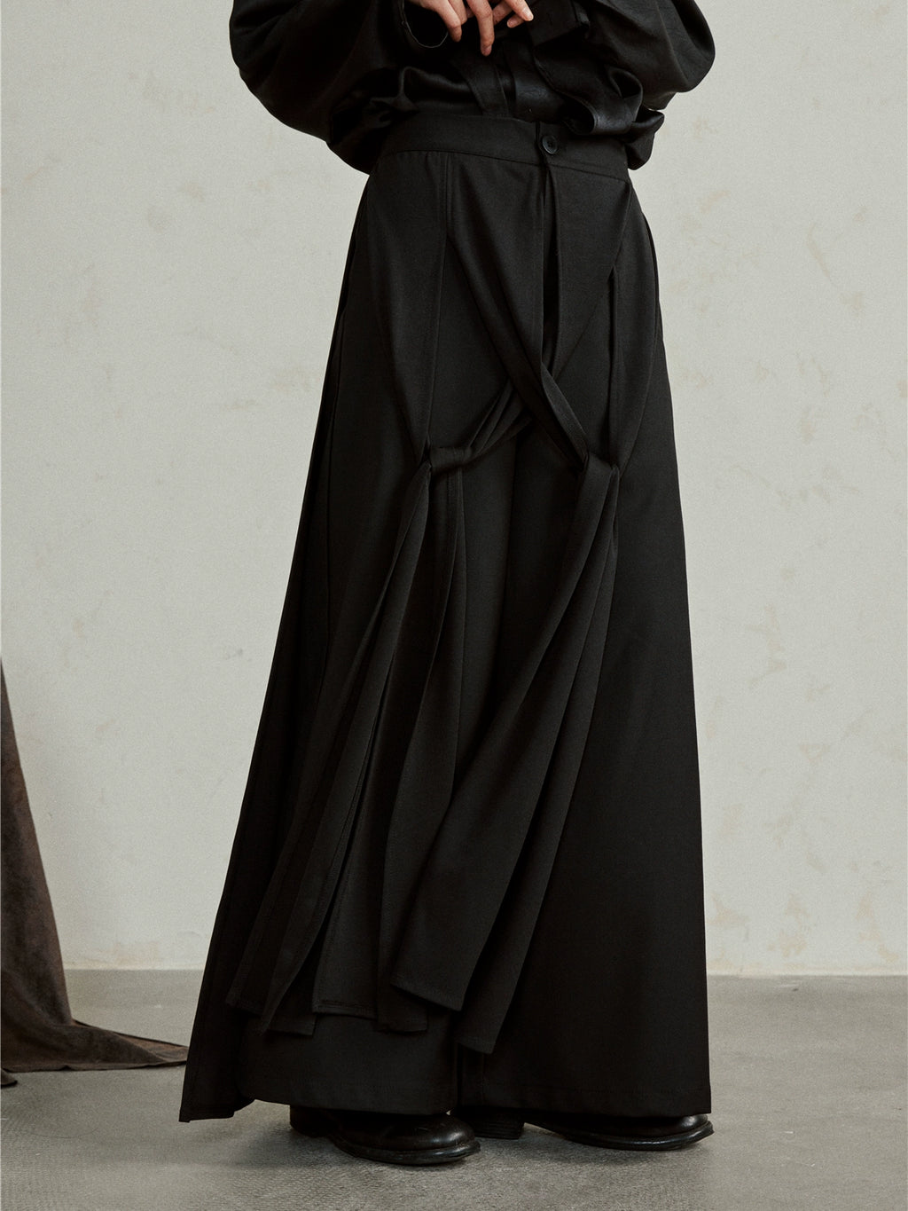 SUNYVONNE Drape High-waisted Slacks Skirt