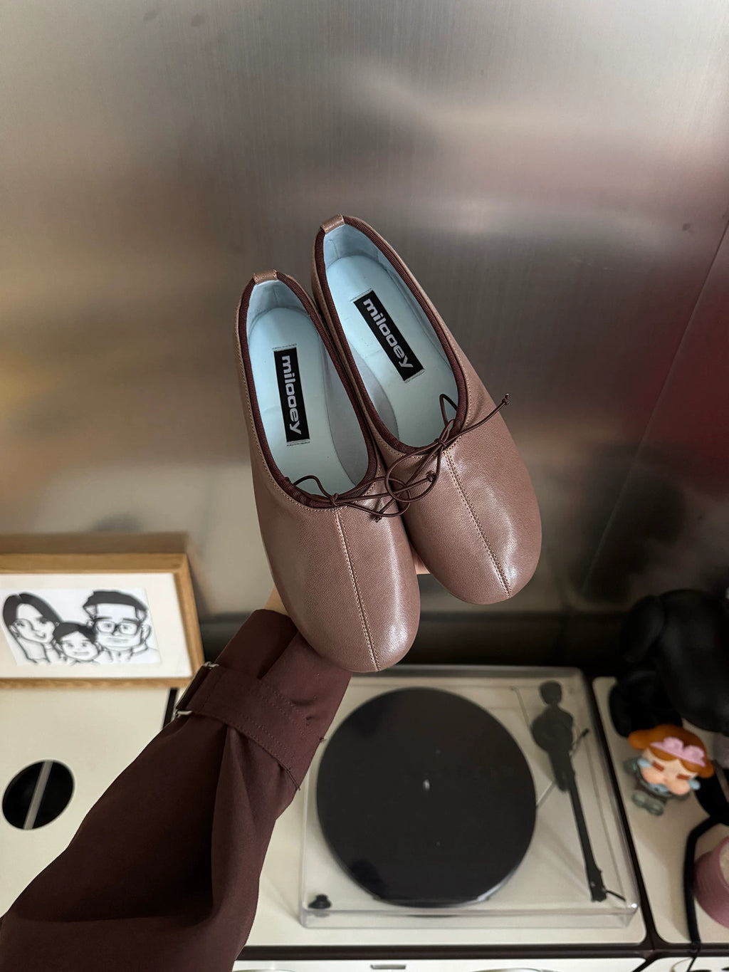 MILOOEY Leather Round-Toe Ballet Flat