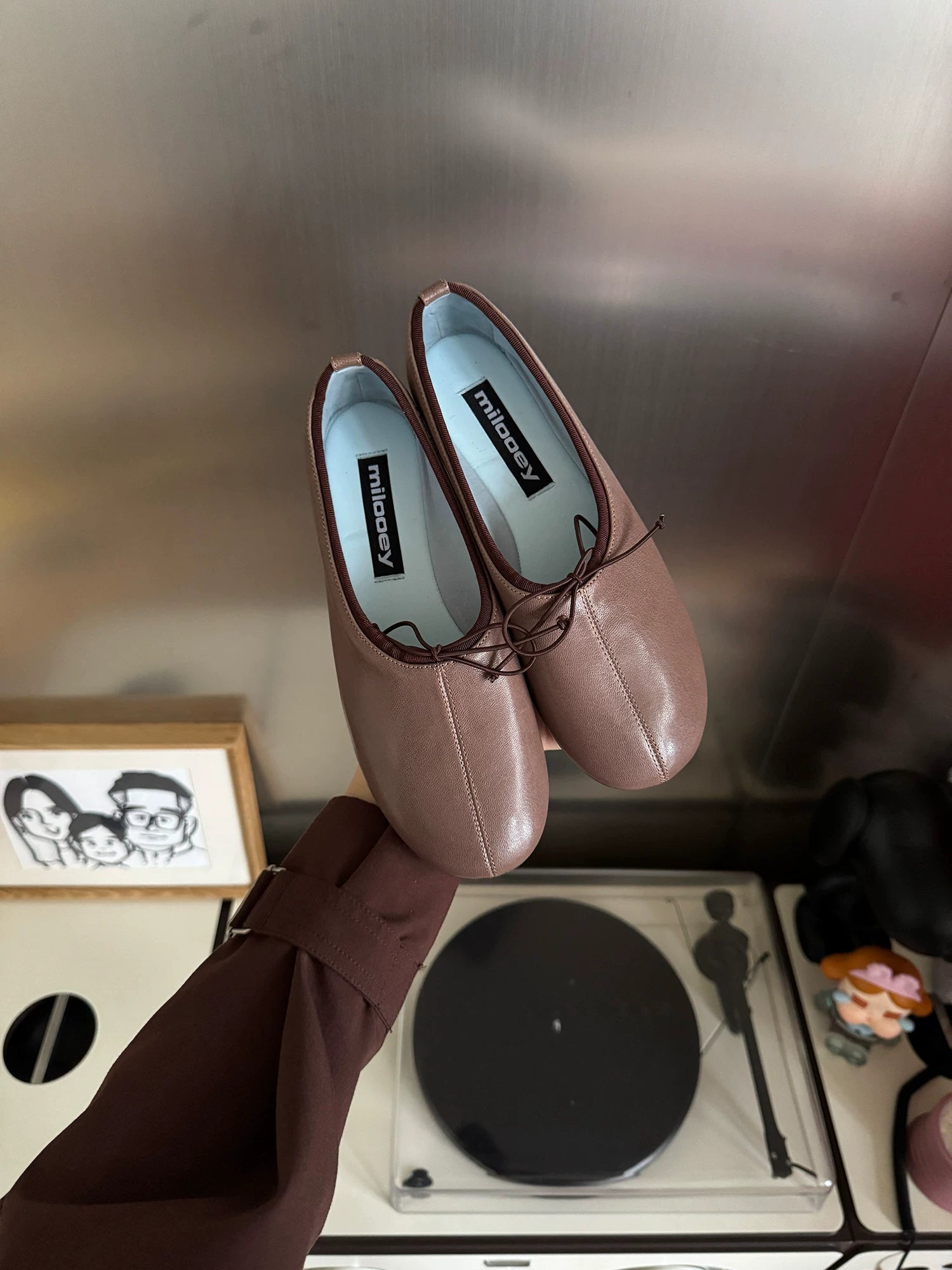 MILOOEY Leather Round-Toe Ballet Flat