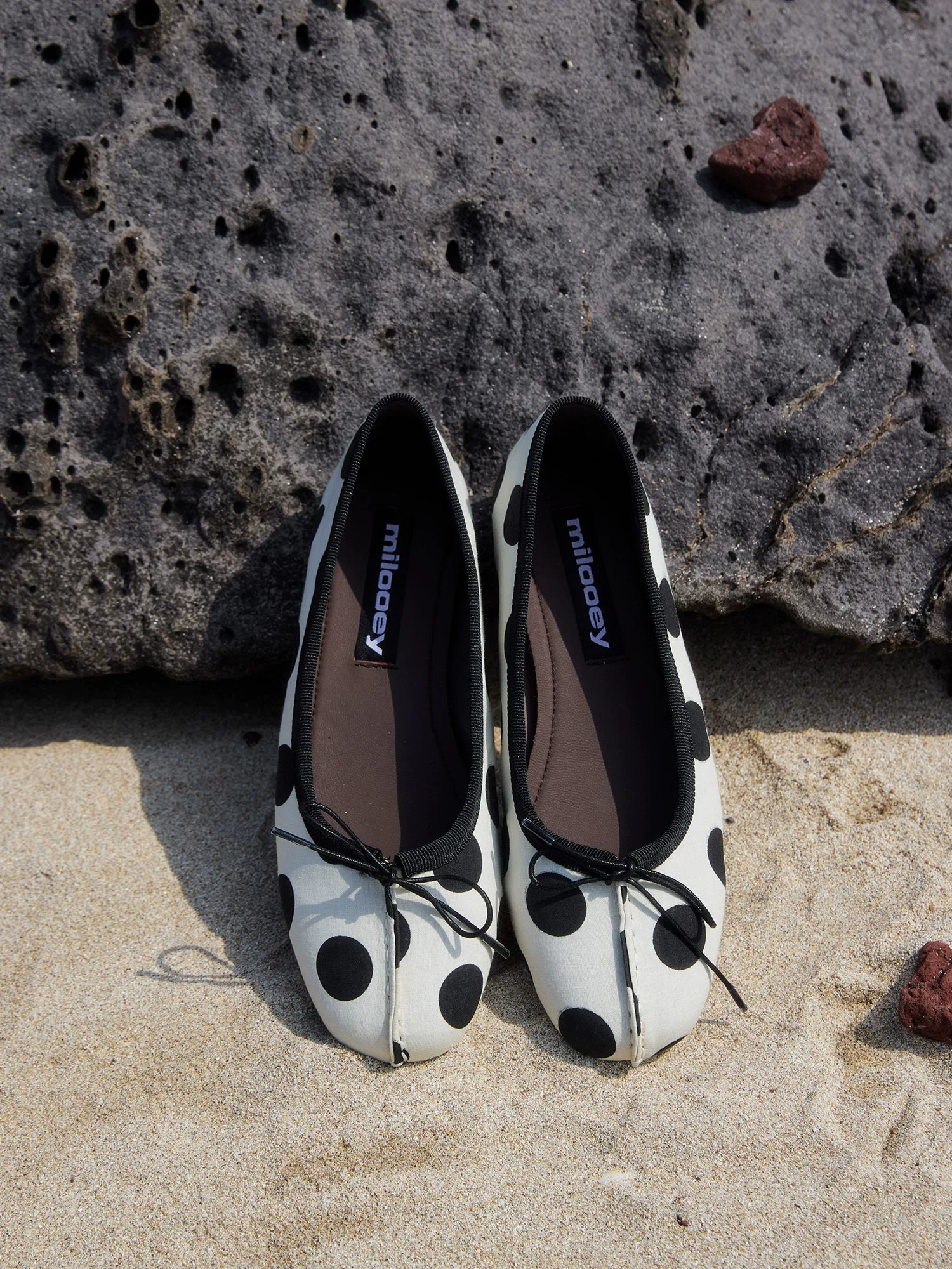 MILOOEY Leather Round-Toe Slip-On Ballet Flat