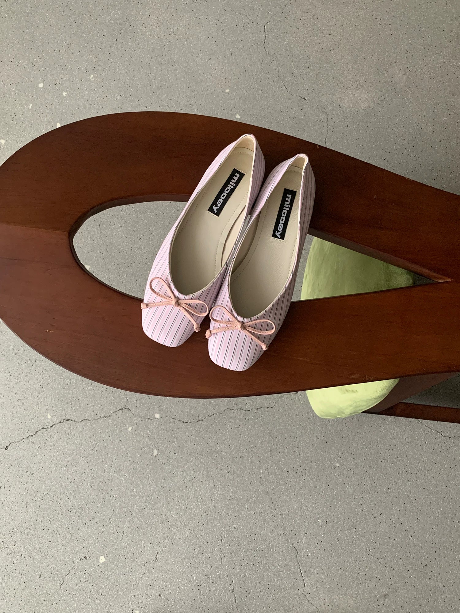 MILOOEY Leather Round-Toe Ballet Flat