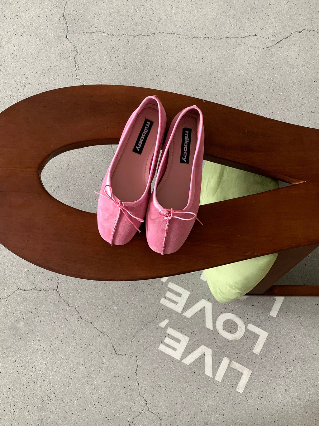 MILOOEY Leather Round-Toe Slip-On Ballet Flat