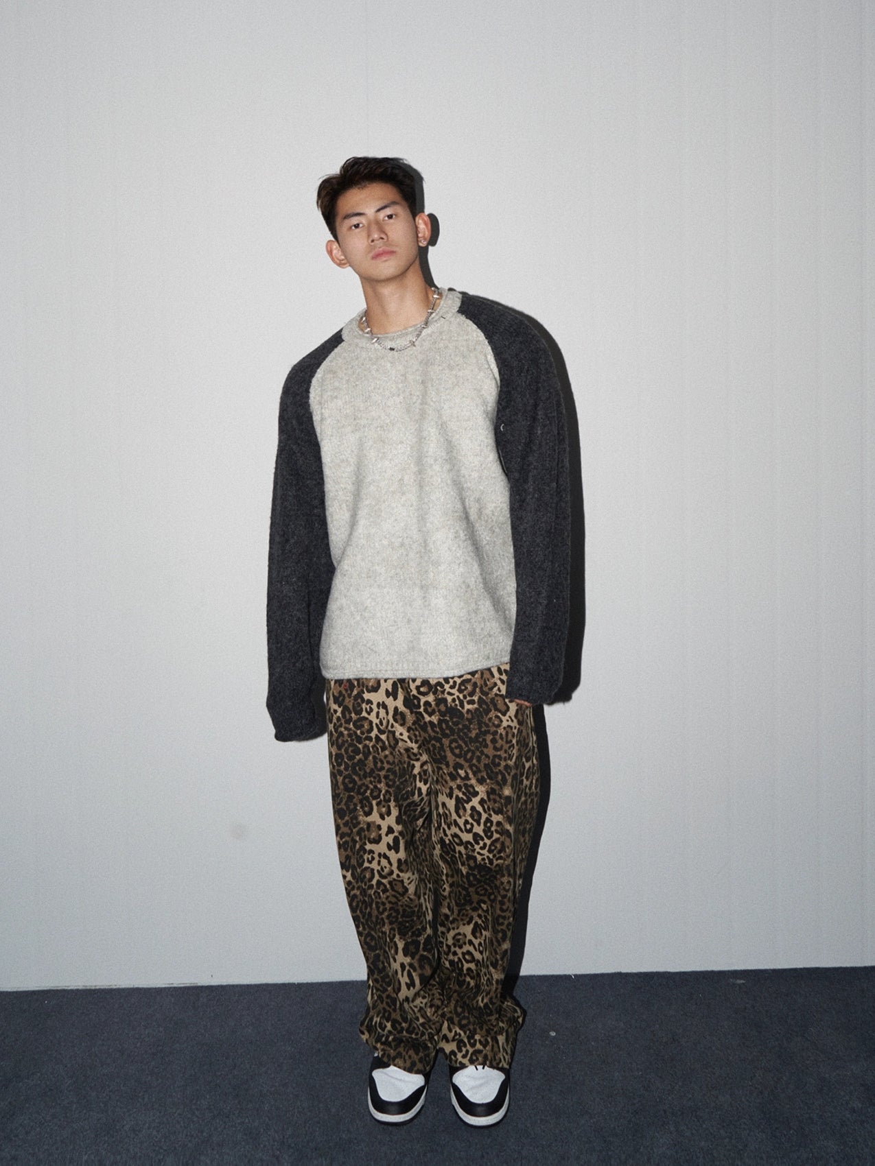 PAPASLILMONSTER Spliced Shoulder Crew Neck Sweater
