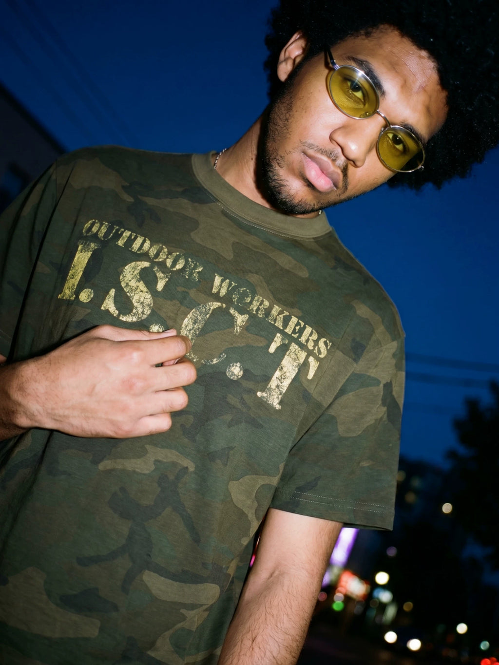 COMICTREE Old Front Shoulder Crew Neck Camouflage Tee