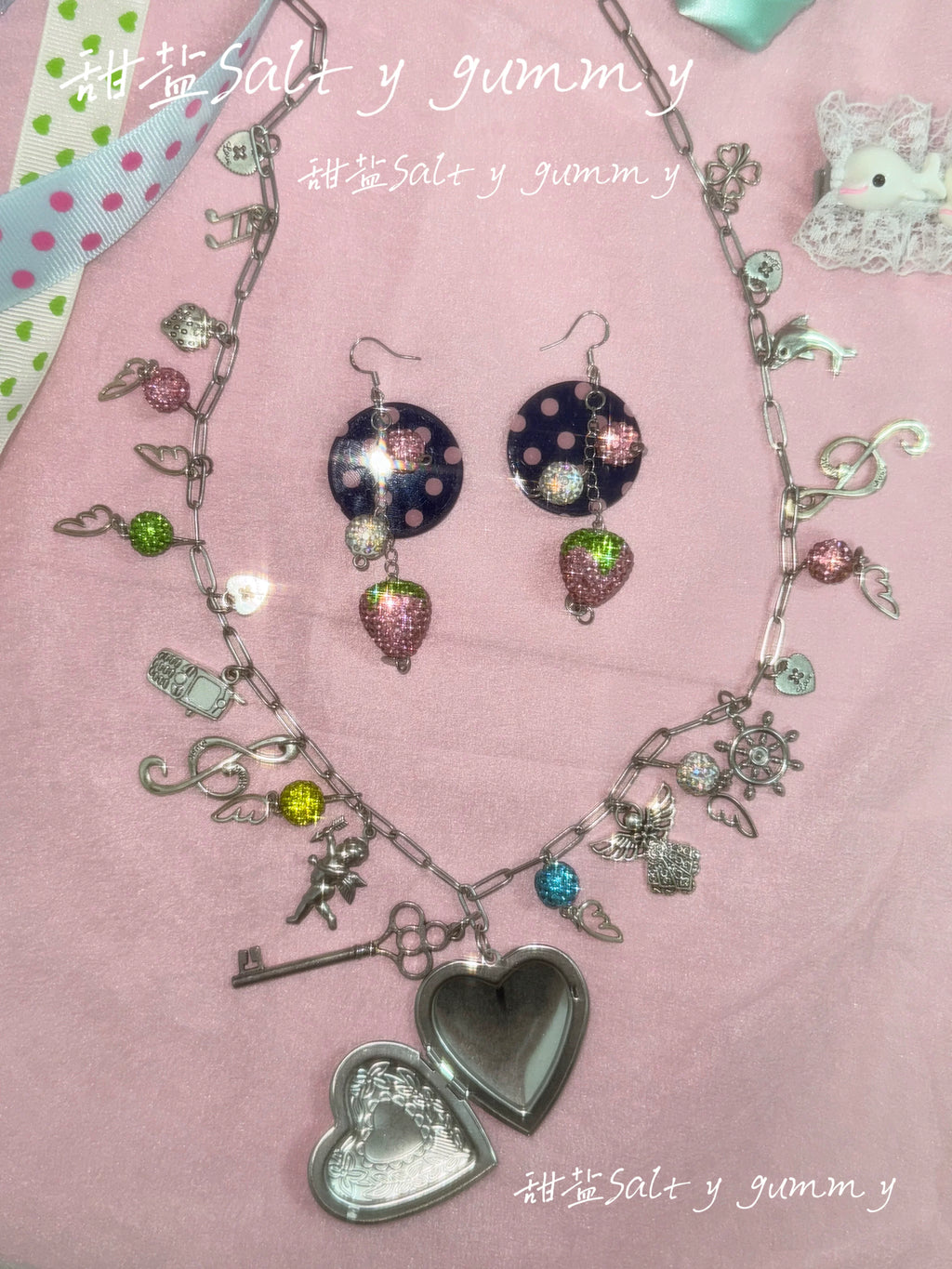 Salty gummy Rhinestone Heart Photo Frame Angel Wing Necklace