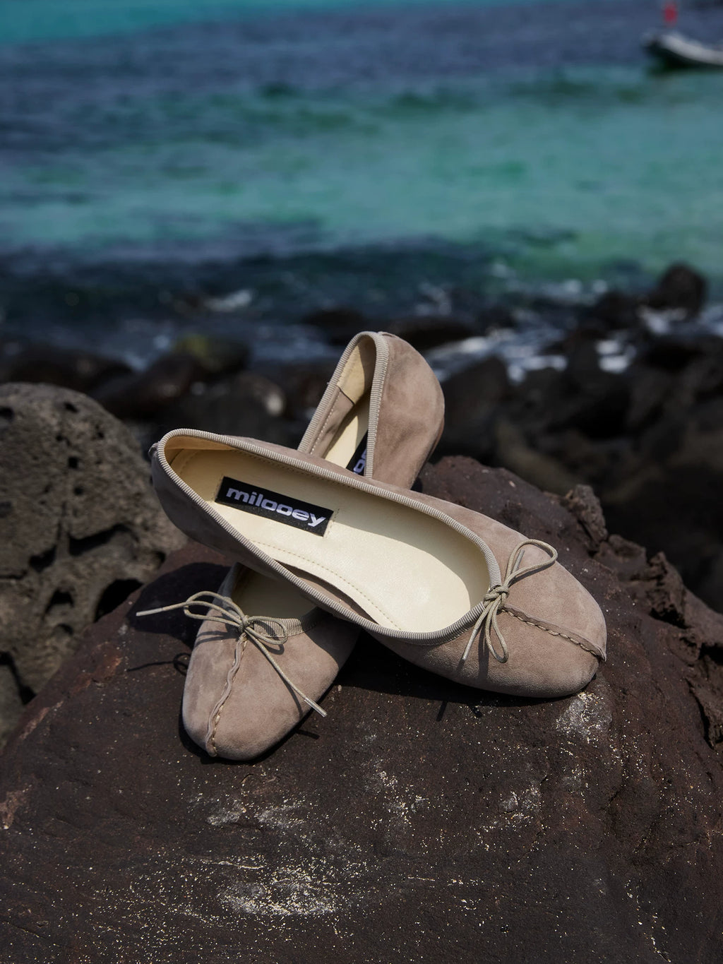 MILOOEY Leather Round-Toe Slip-On Ballet Flat