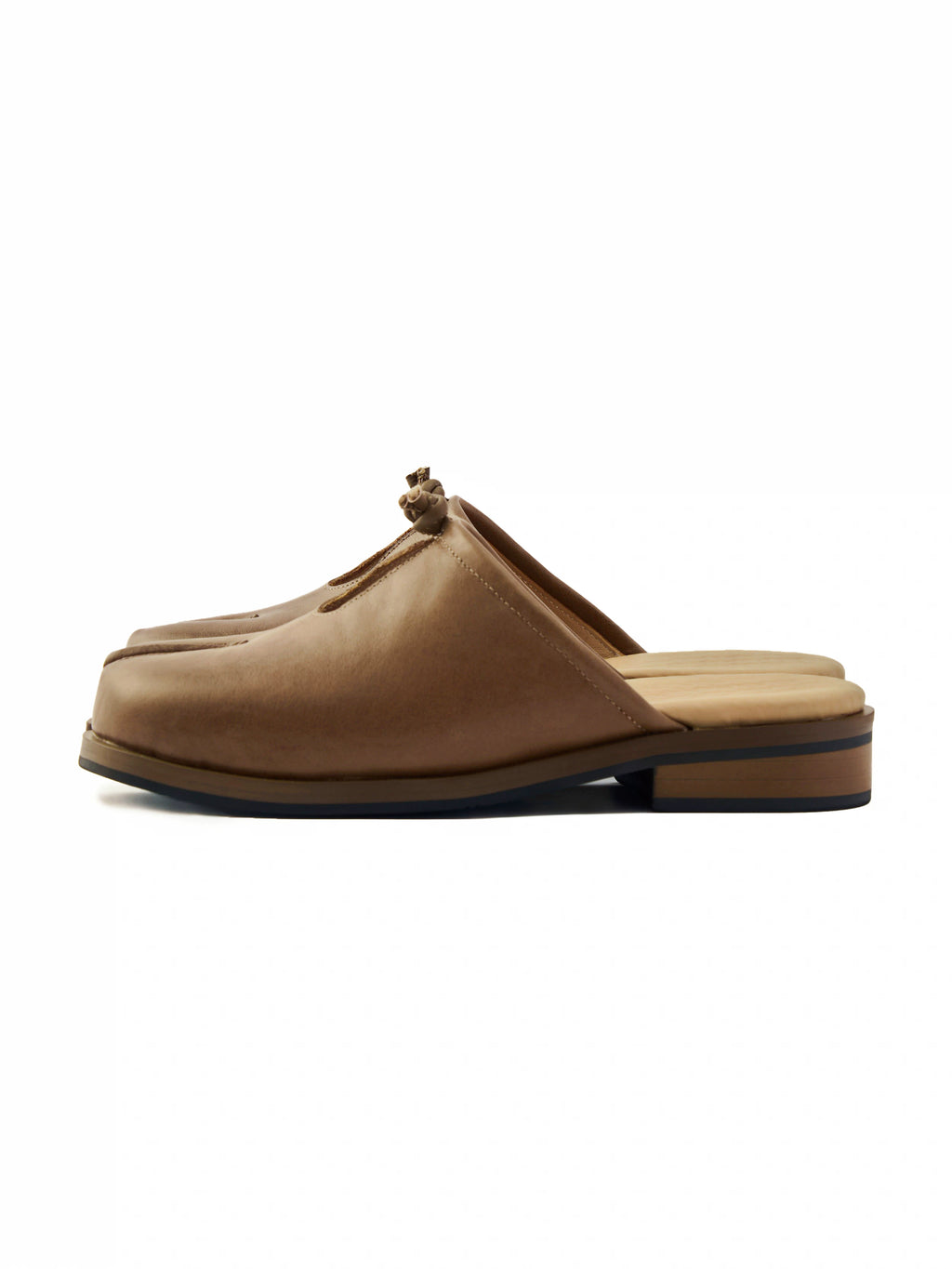 6CRAYON Cowhide Leather Split-Toe Tabi Mule