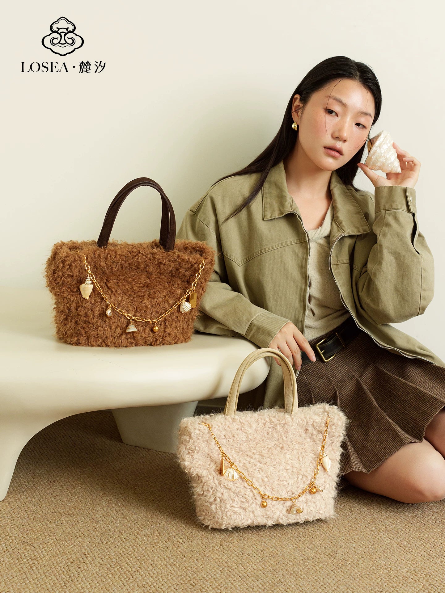 LOSEA Shell Chain Plush Tote Bag