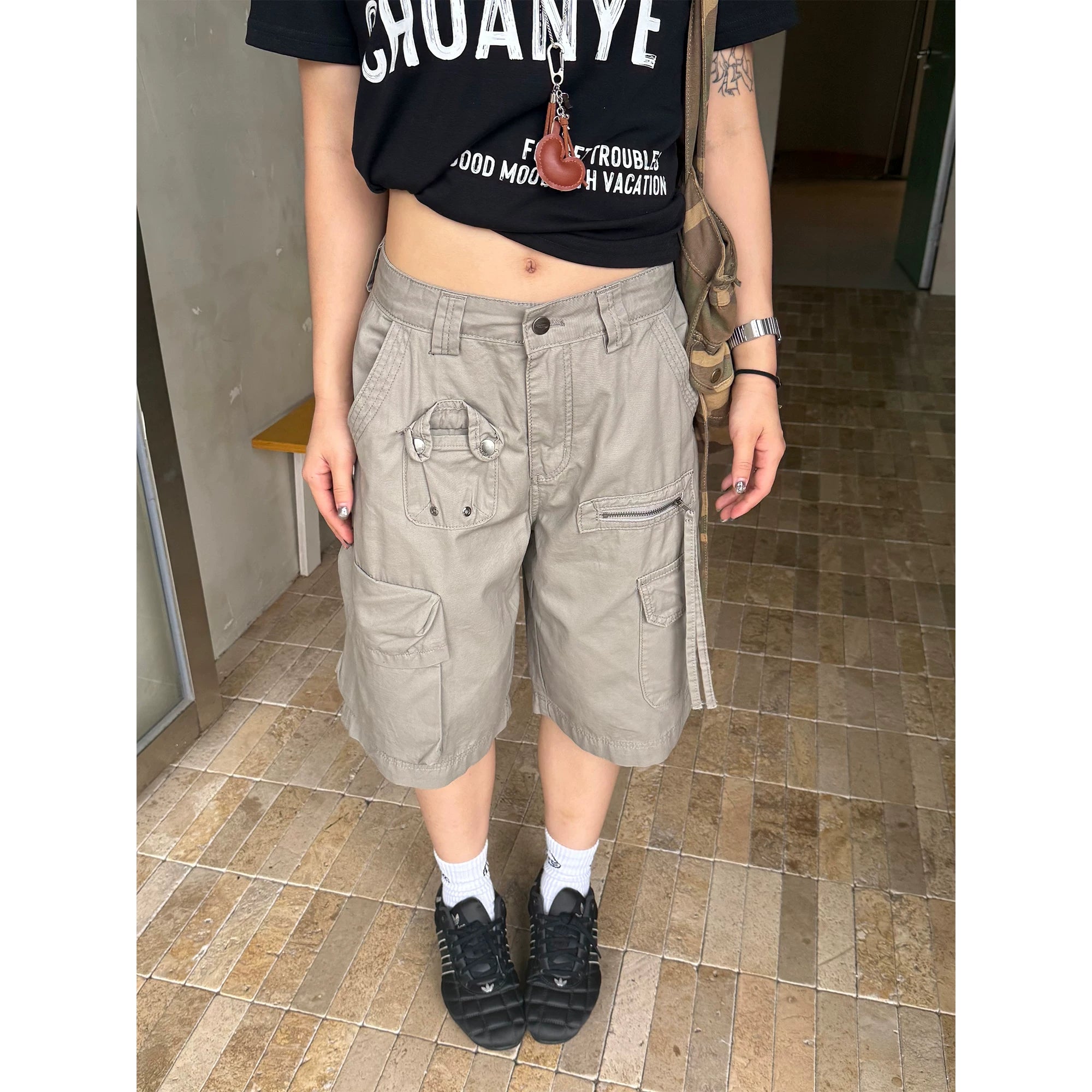 CCYE Retro Multi-pocket Wide-leg Shorts