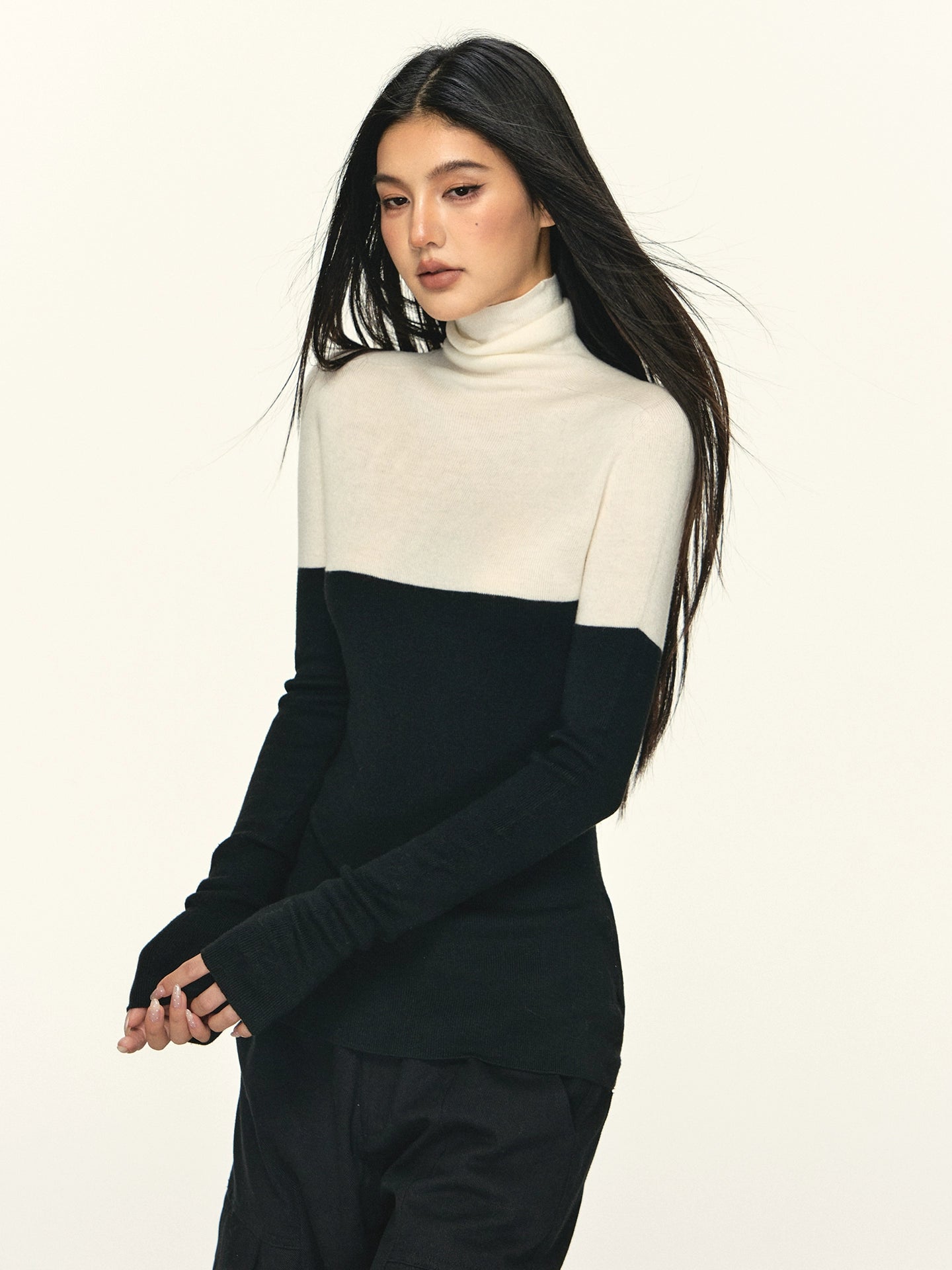 Anna Aneae Contrasting Turtleneck with Knitted Bottom Long Sleeves
