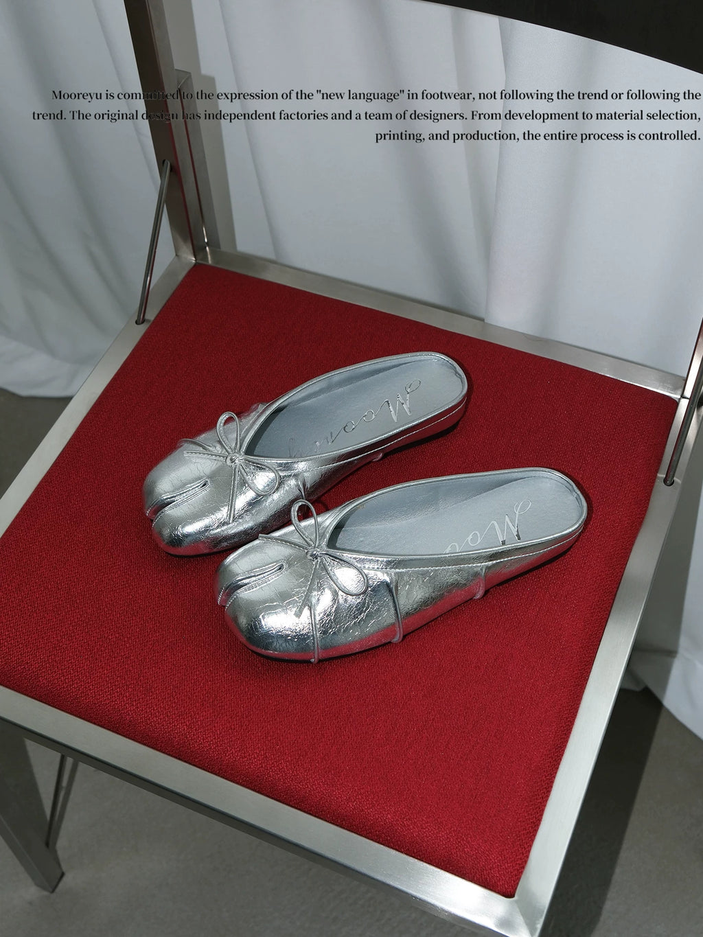 Mooreyu Silver Split-Toe Bow Ballet Flat