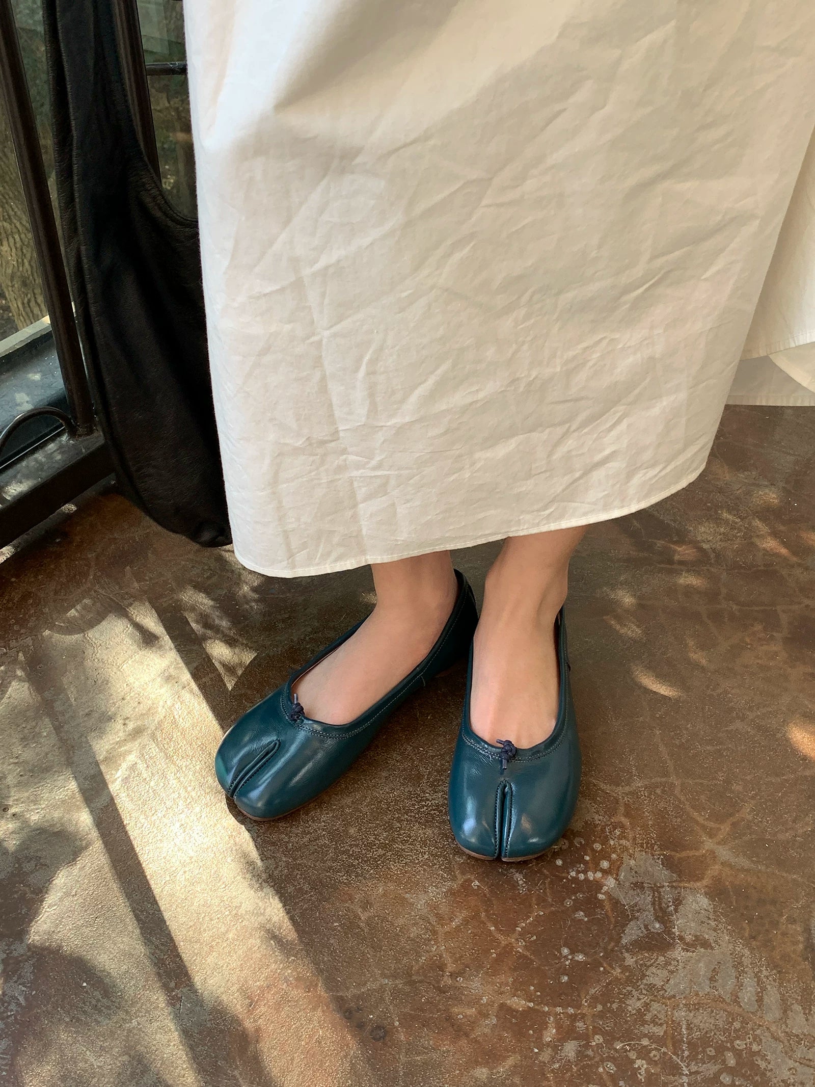 MILOOEY Leather Split-Toe Slip-On Flats