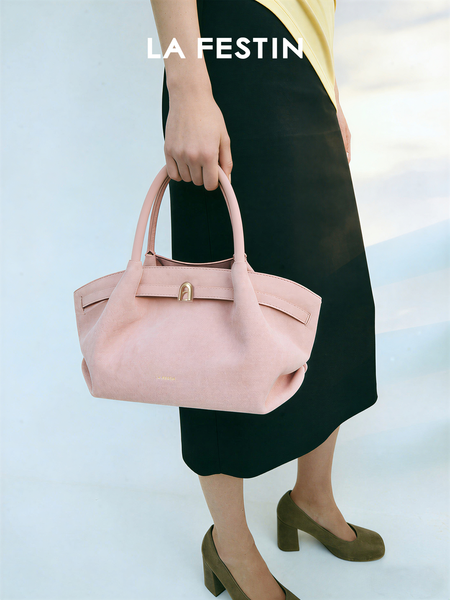 La Festin Niche Messenger Bag