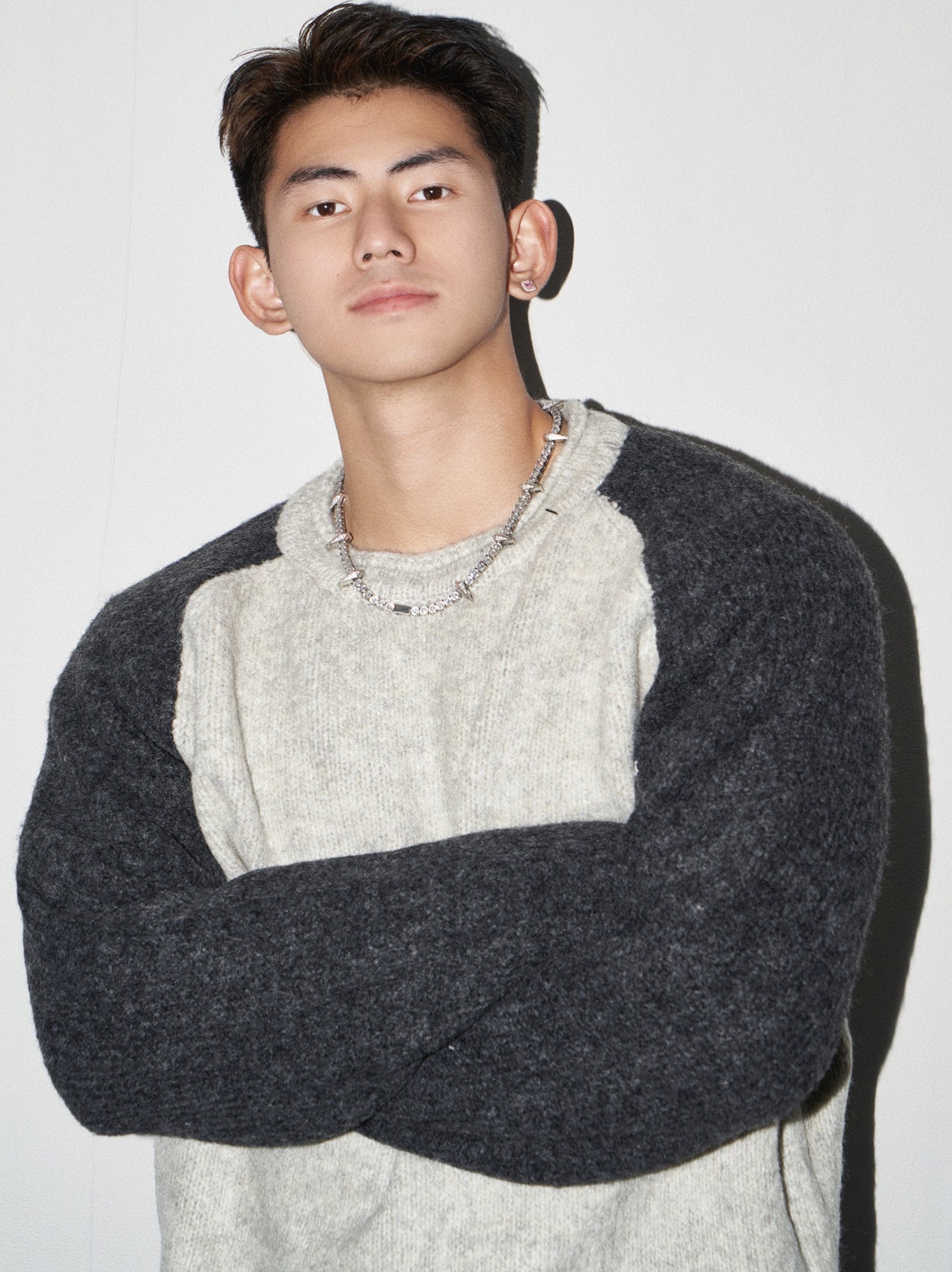 PAPASLILMONSTER Spliced Shoulder Crew Neck Sweater