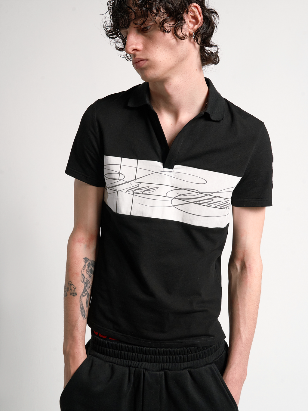 No E Mosen Cross Print Contrasting Tee