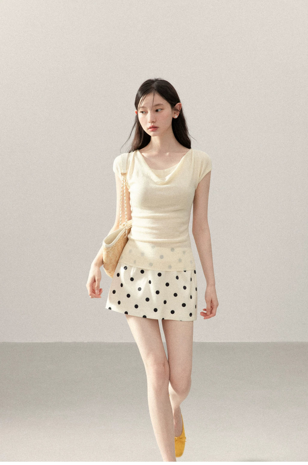 Cantonstory Slim Fit and Thin Waist Short Sleeve Knitted Tee