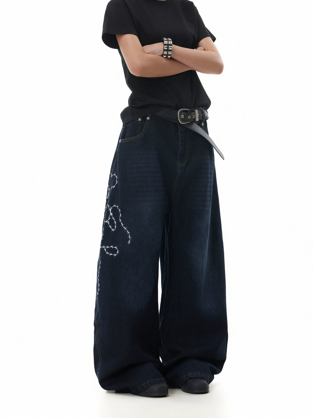 BTSG lightning embroidery washed old scimitar jeans