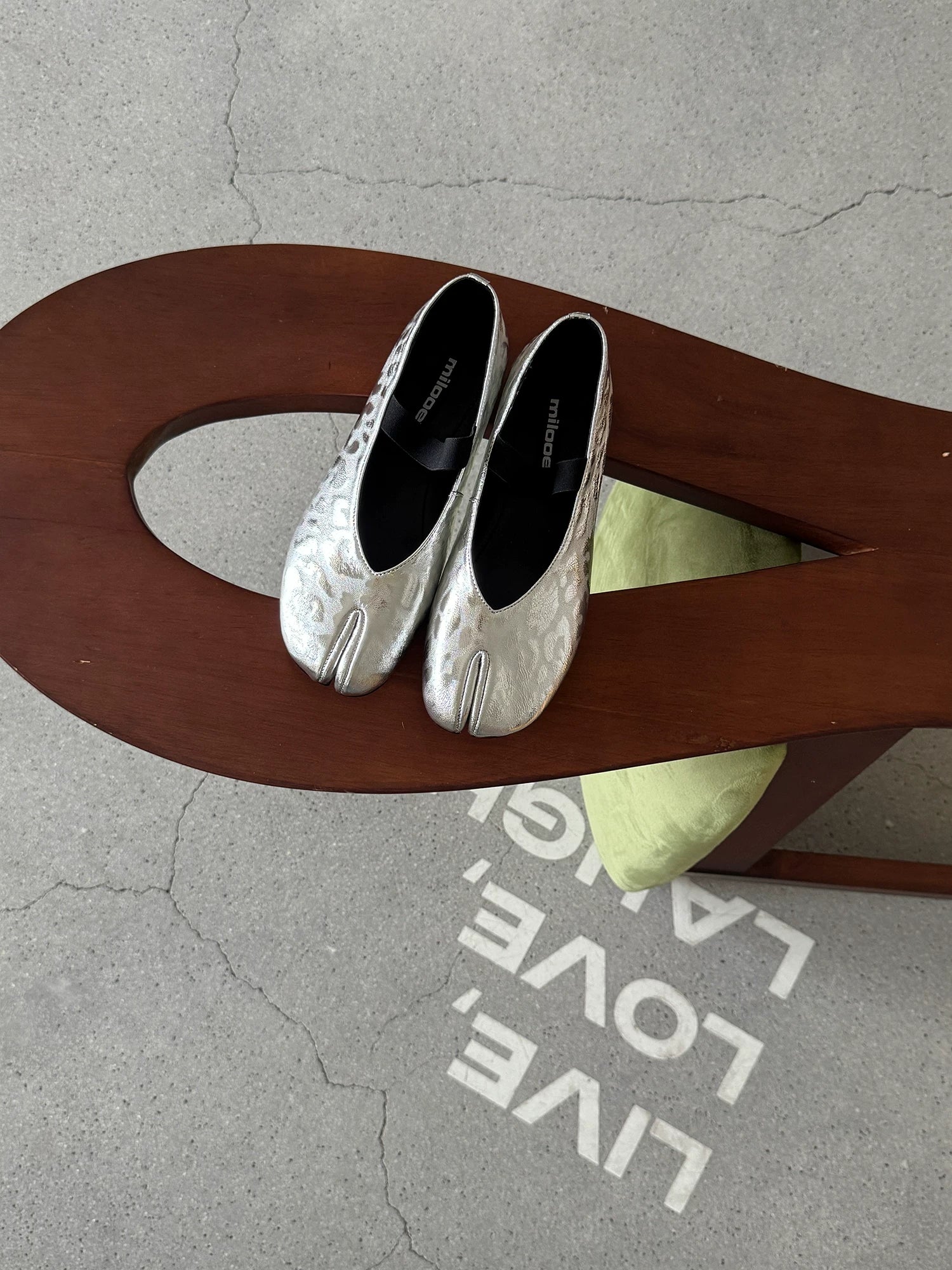 MILOOEY Leather Split-Toe Slip-On Loafer